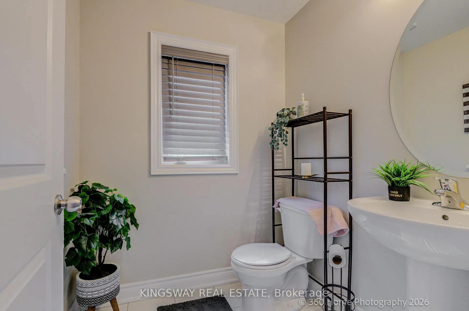 Photo 6 of 94 Factor Street, Vaughan, Kleinburg — HOMEH