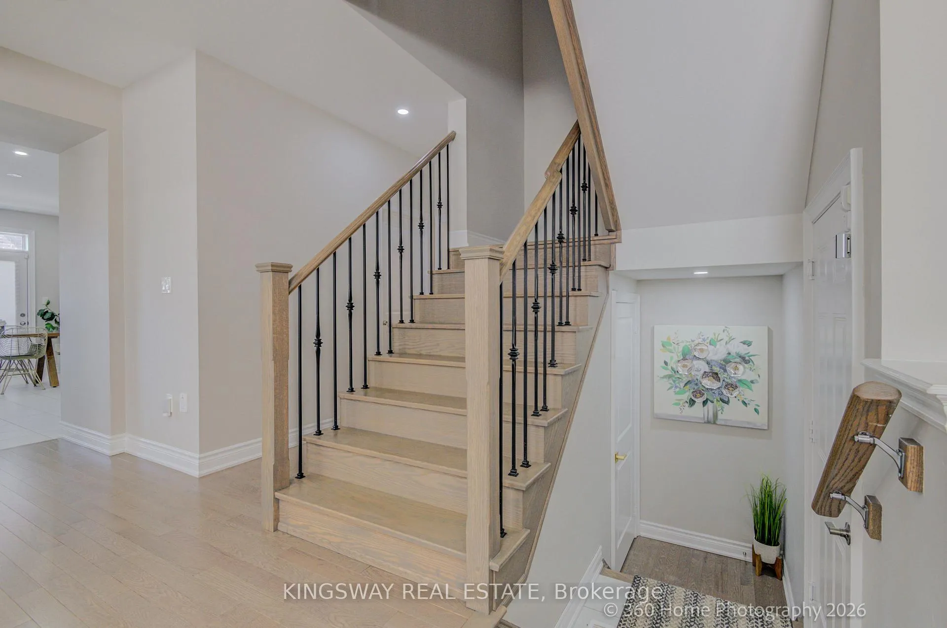 Photo 23 of 94 Factor Street, Vaughan, Kleinburg — HOMEH
