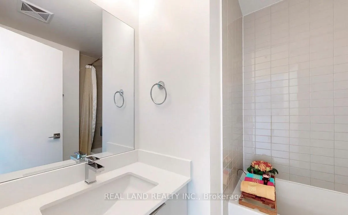 Photo 10 of Unit 2803, 2916 Highway 7 Road, Vaughan, Concord — HOMEH