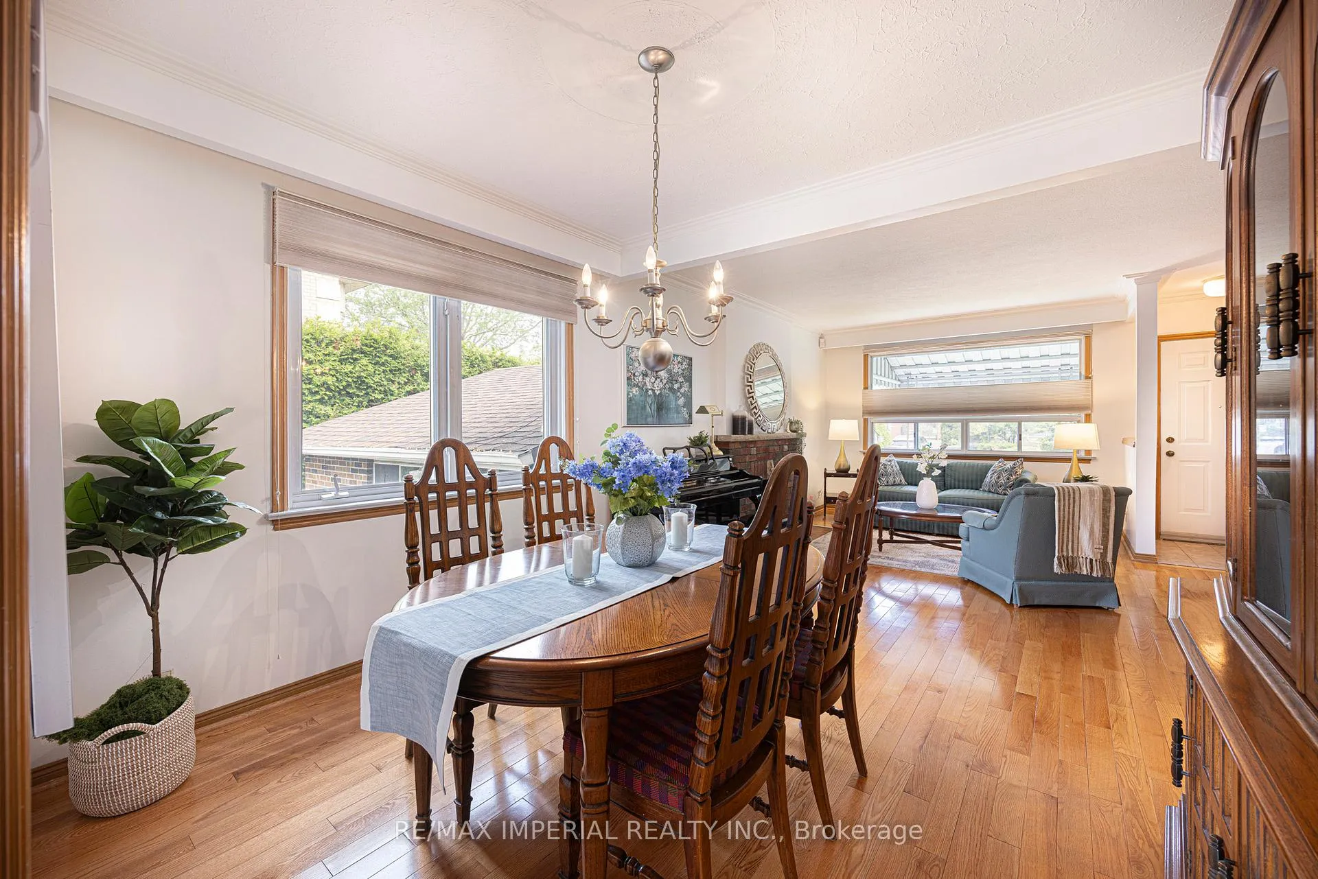 Photo 9 of 7 Doddington Drive, Etobicoke, Stonegate-Queensway — HOMEH