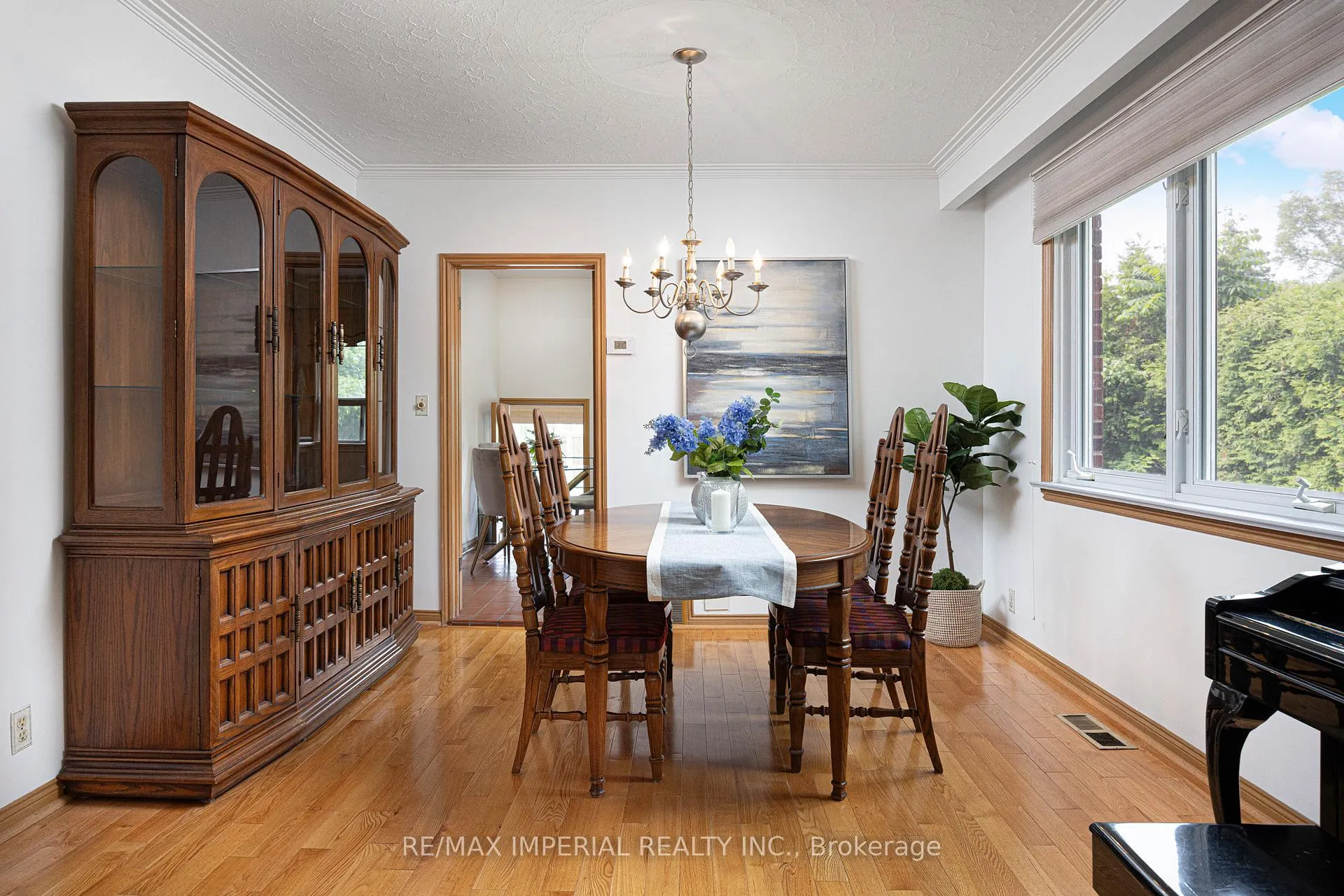 Photo 10 of 7 Doddington Drive, Etobicoke, Stonegate-Queensway — HOMEH