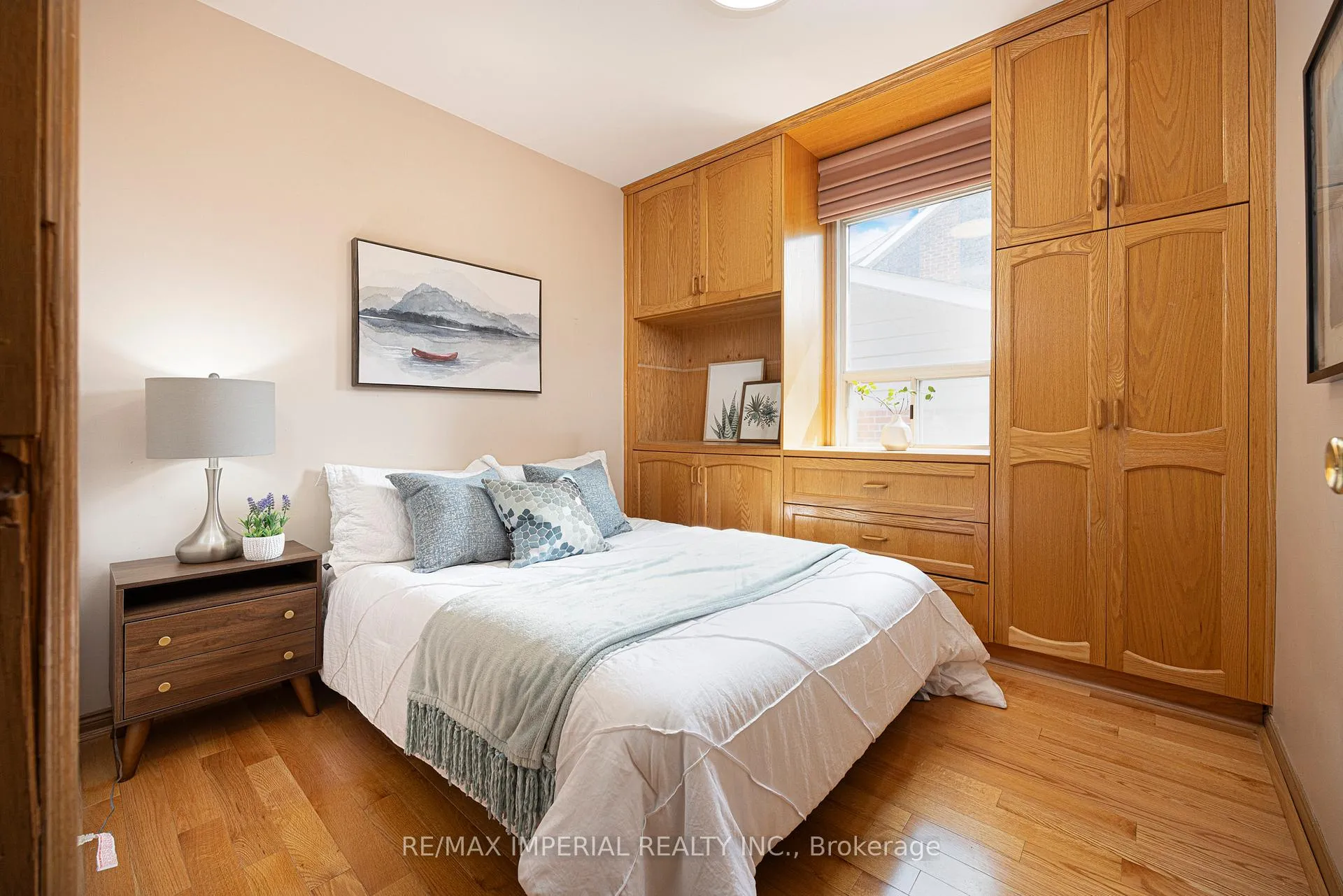 Photo 11 of 7 Doddington Drive, Etobicoke, Stonegate-Queensway — HOMEH