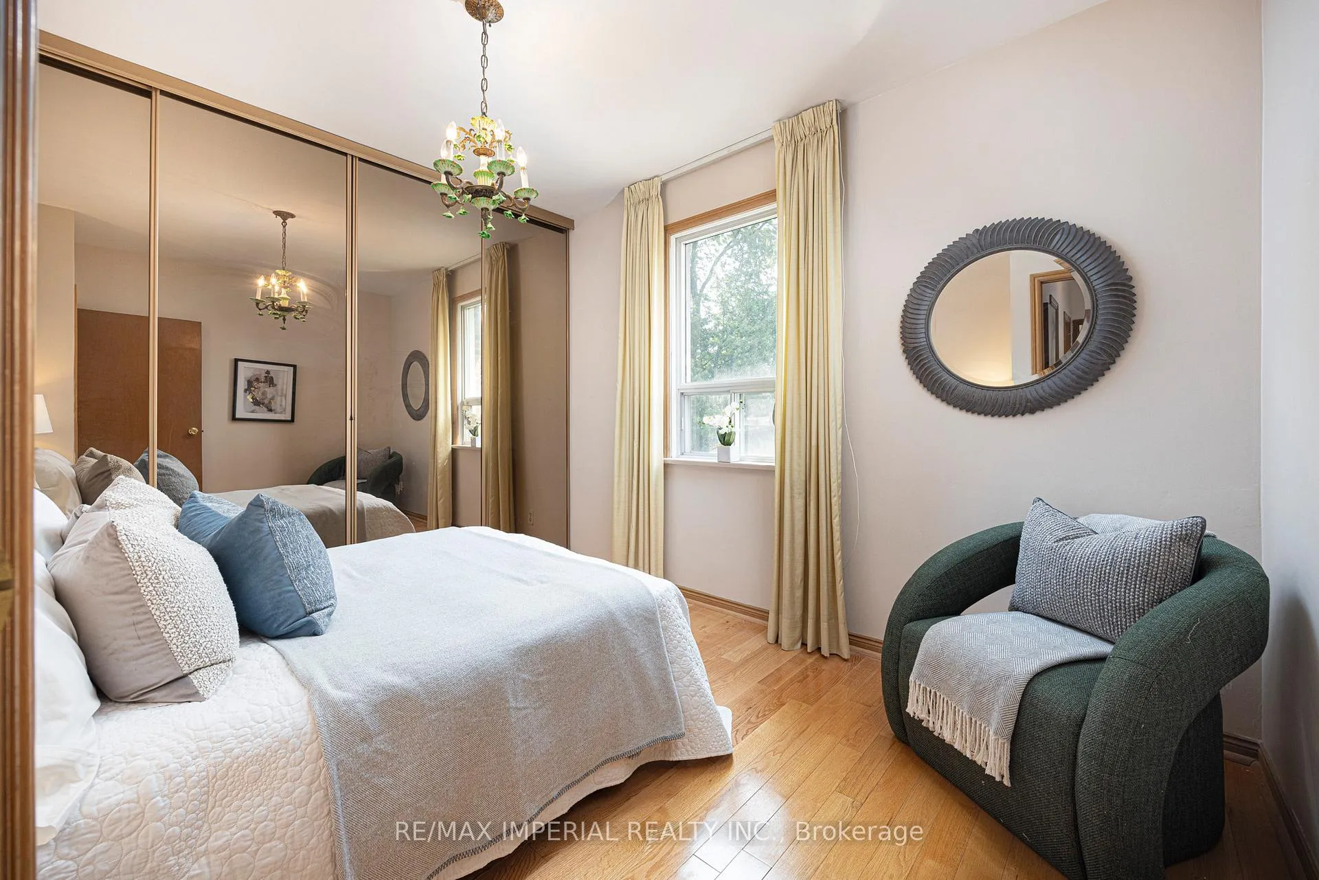 Photo 12 of 7 Doddington Drive, Etobicoke, Stonegate-Queensway — HOMEH