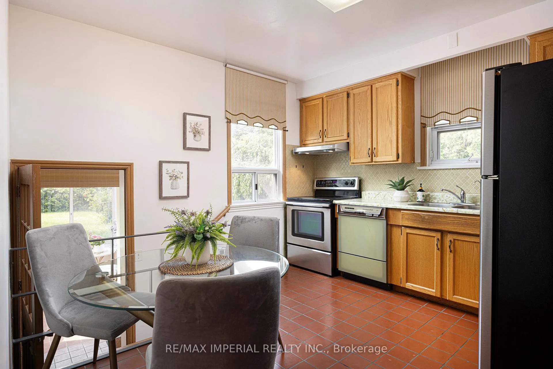 Photo 15 of 7 Doddington Drive, Etobicoke, Stonegate-Queensway — HOMEH