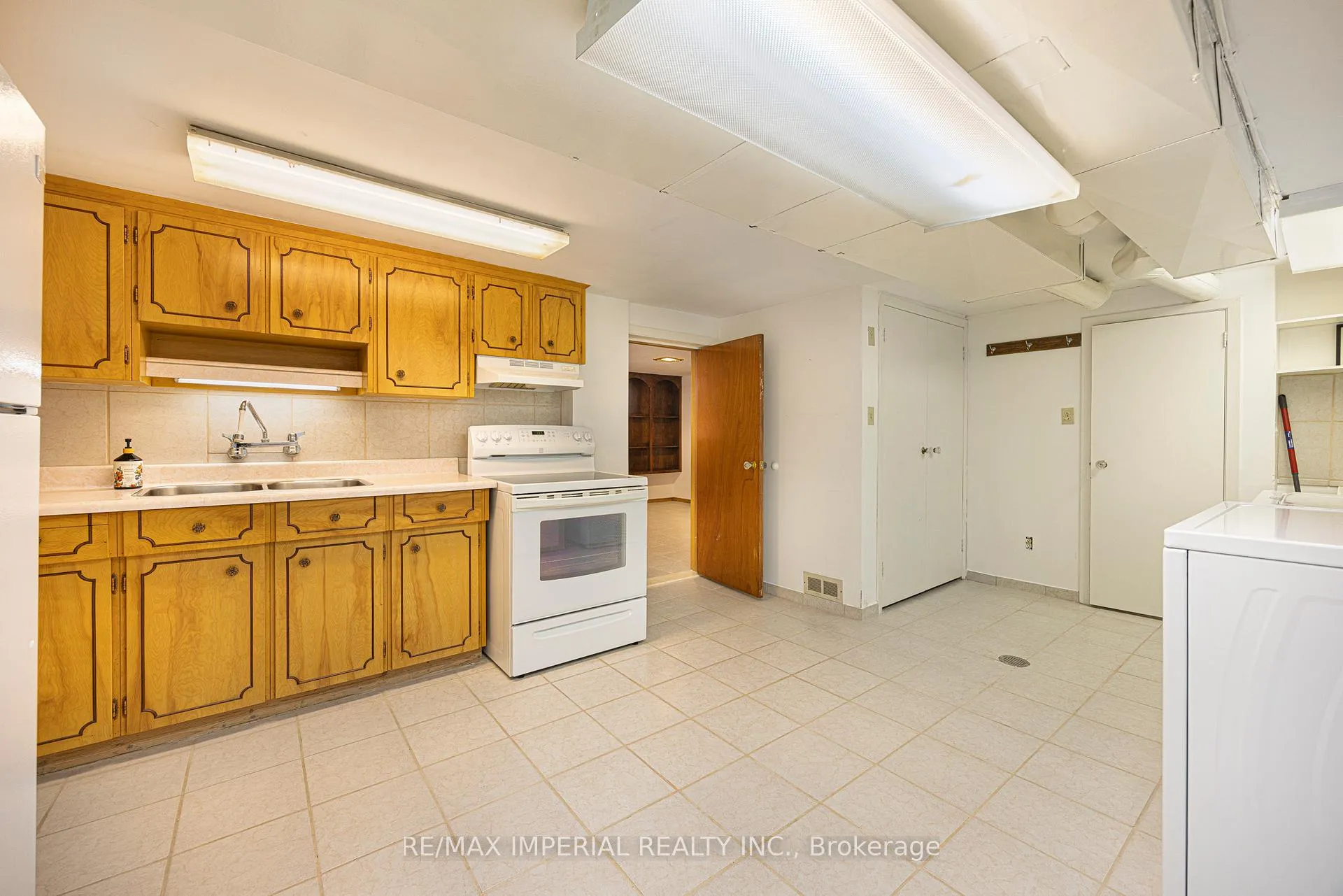 Photo 23 of 7 Doddington Drive, Etobicoke, Stonegate-Queensway — HOMEH