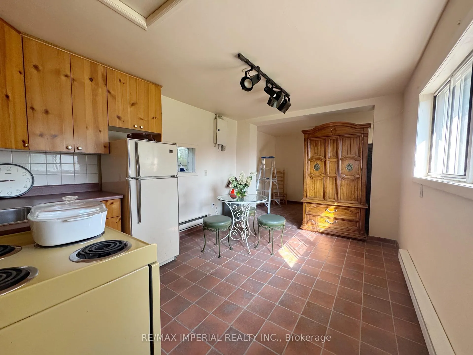 Photo 35 of 7 Doddington Drive, Etobicoke, Stonegate-Queensway — HOMEH