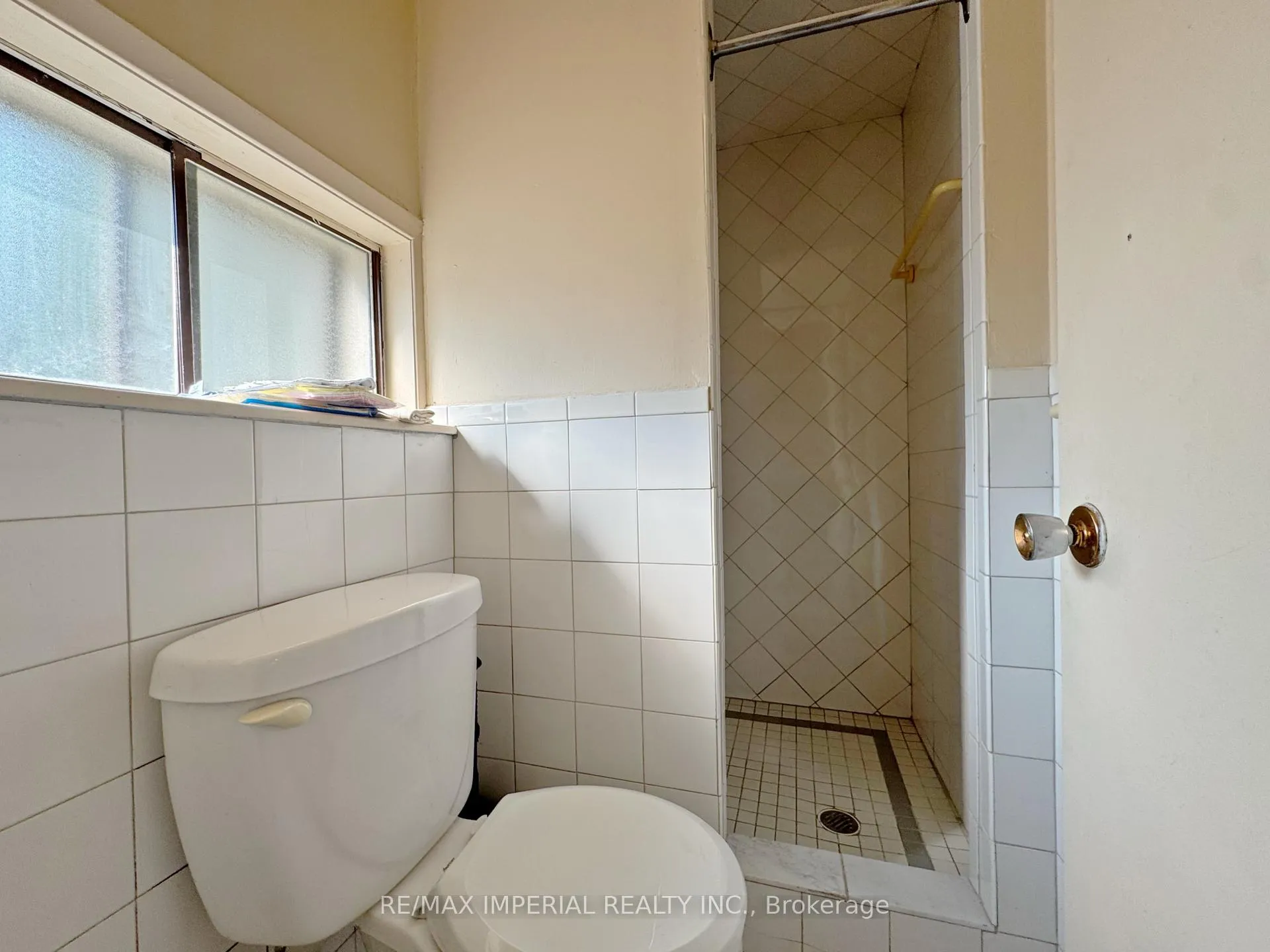 Photo 36 of 7 Doddington Drive, Etobicoke, Stonegate-Queensway — HOMEH