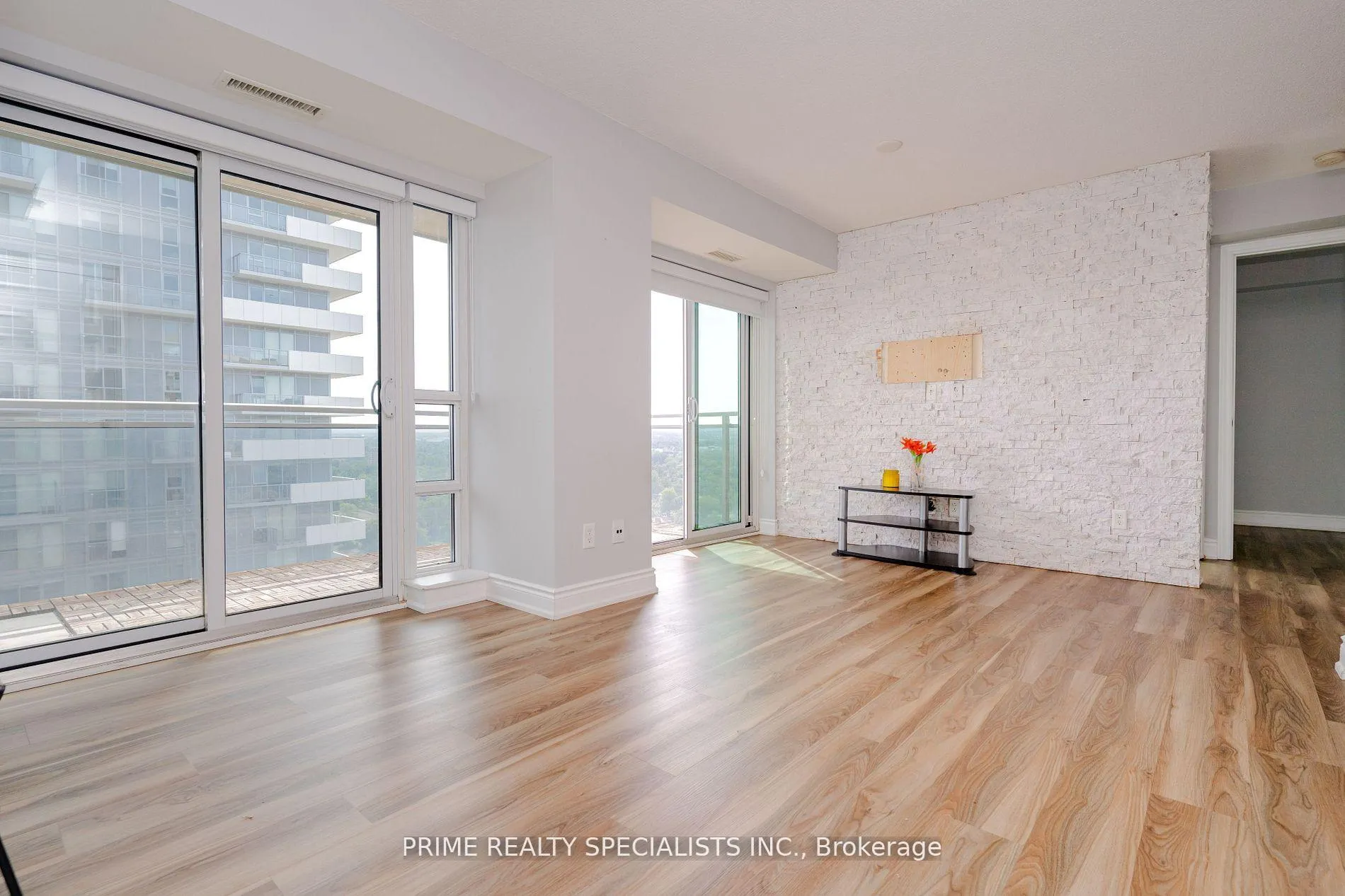 Photo 11 of Unit 2006, 215 Queen Street E, Brampton, Queen Street Corridor — HOMEH
