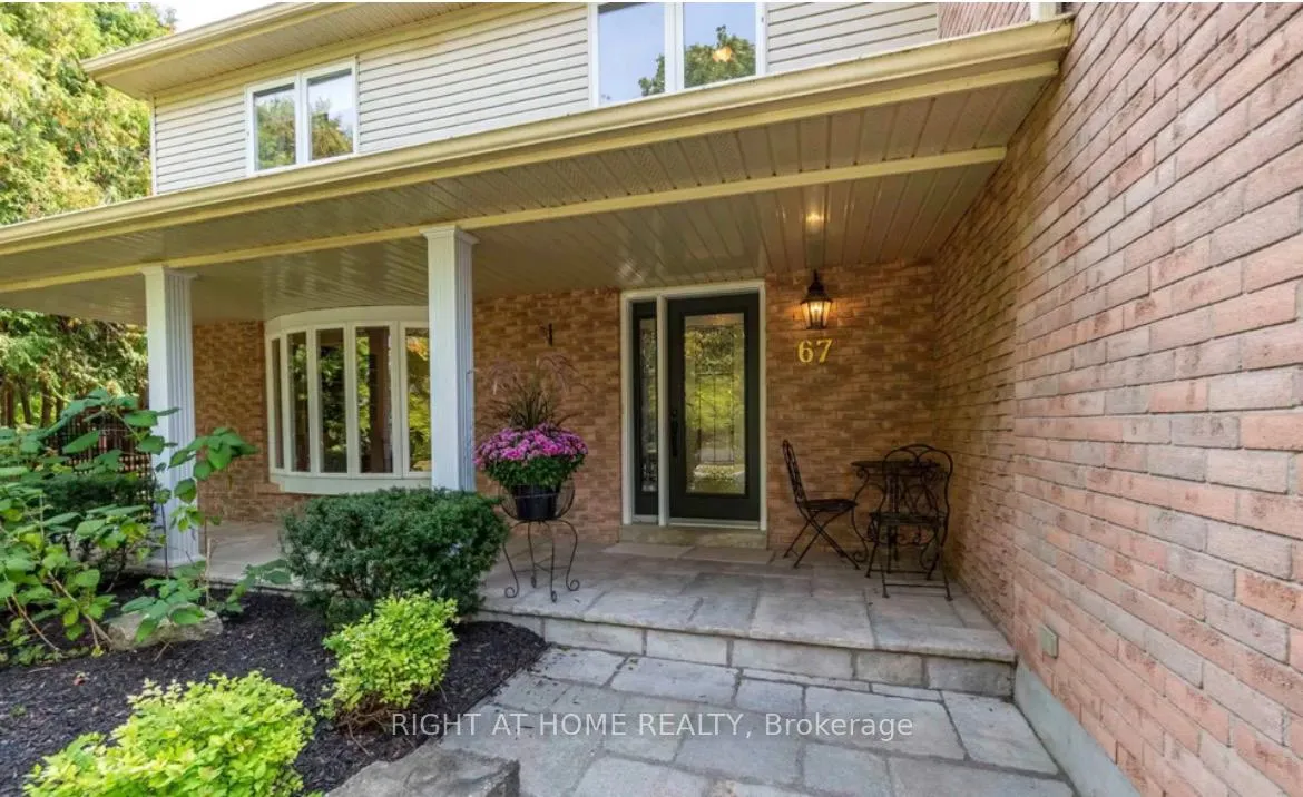 Photo 2 of 67 Moore Park Drive, King, Schomberg — HOMEH
