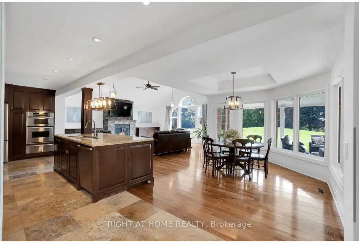 Photo 6 of 67 Moore Park Drive, King, Schomberg — HOMEH