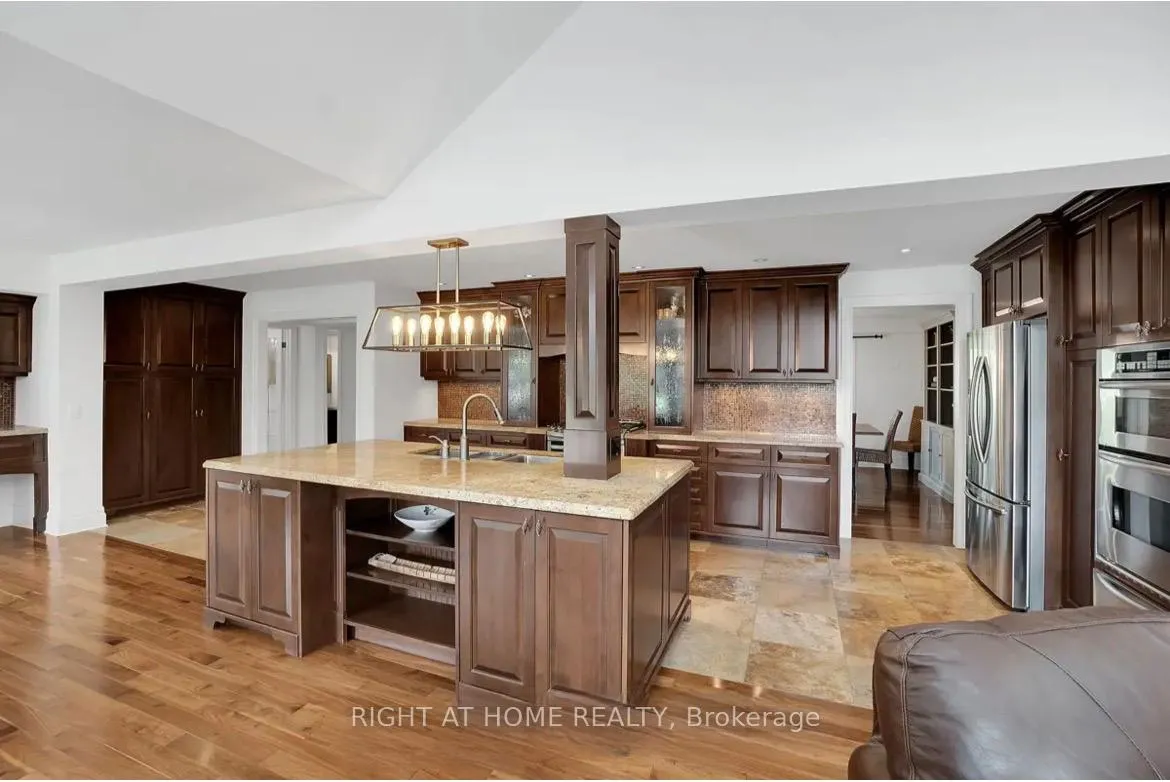 Photo 9 of 67 Moore Park Drive, King, Schomberg — HOMEH