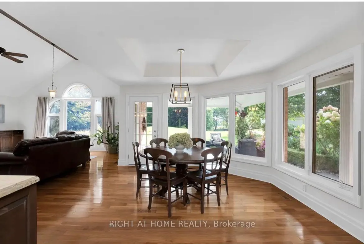 Photo 12 of 67 Moore Park Drive, King, Schomberg — HOMEH