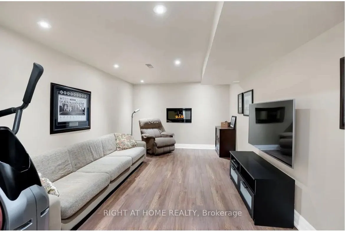 Photo 16 of 67 Moore Park Drive, King, Schomberg — HOMEH