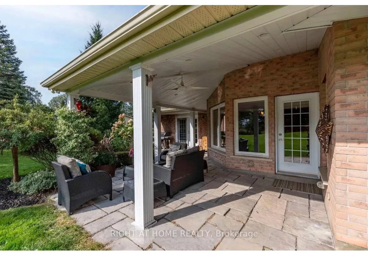 Photo 18 of 67 Moore Park Drive, King, Schomberg — HOMEH
