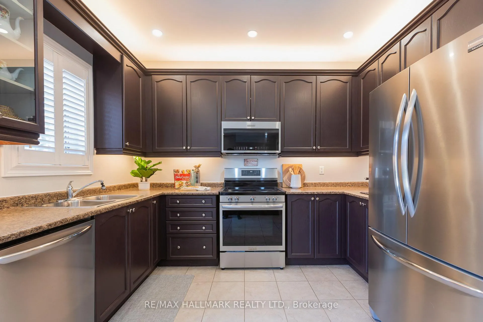 Photo 10 of 24 Begonia Crescent, Brampton, Northwest Sandalwood Parkway — HOMEH