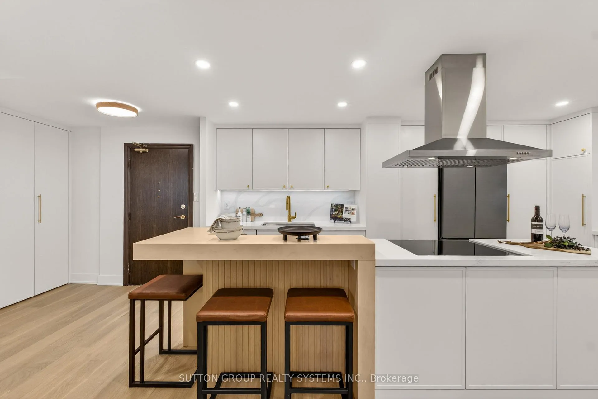 Photo 2 of Unit 1409, 820 Burnhamthorpe Road, Etobicoke, Markland Wood — HOMEH