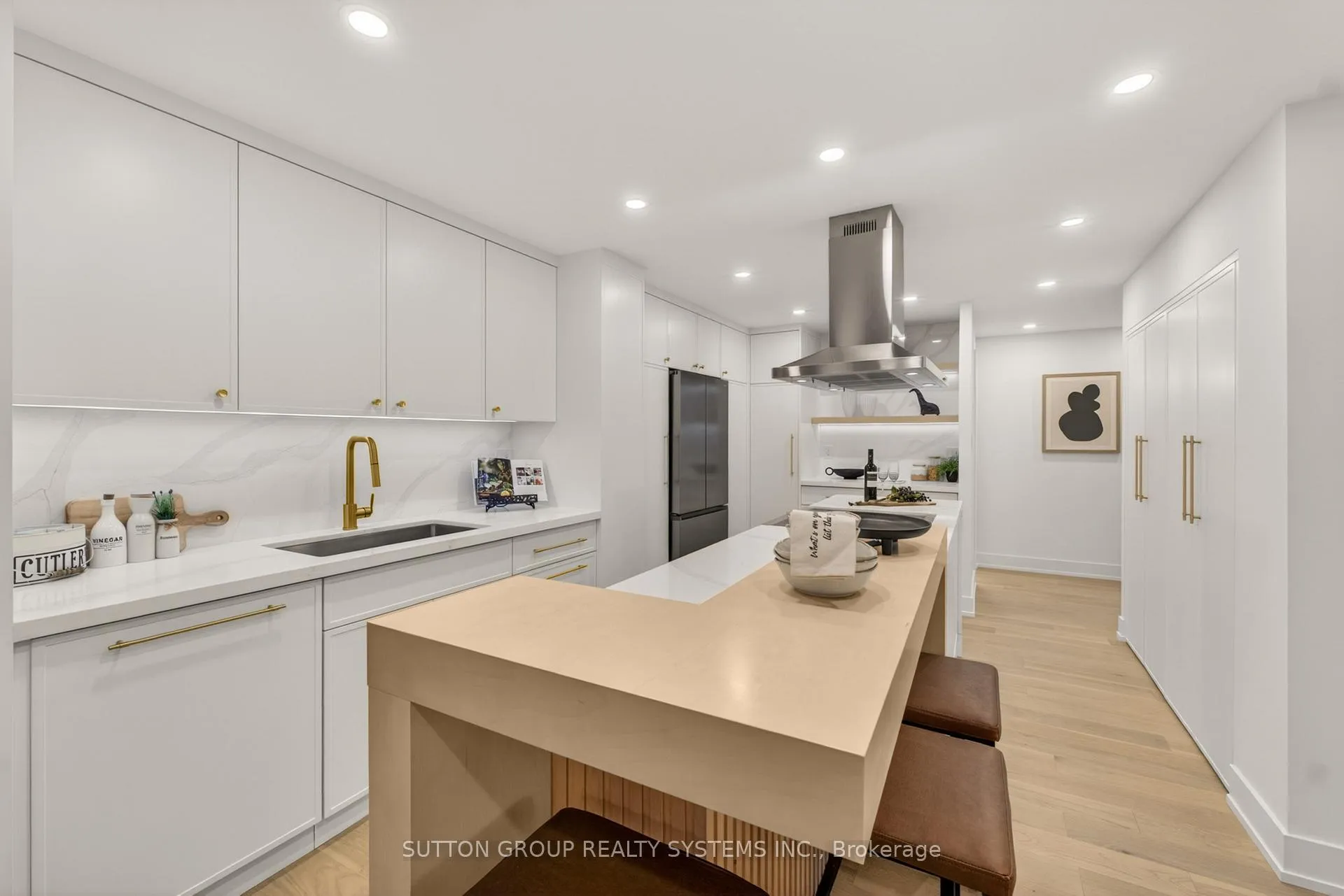 Photo 4 of Unit 1409, 820 Burnhamthorpe Road, Etobicoke, Markland Wood — HOMEH