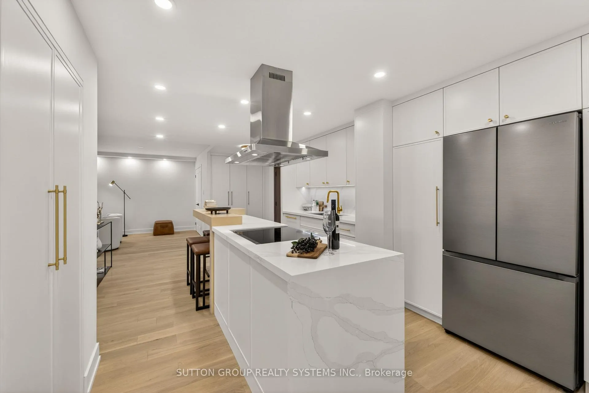 Photo 5 of Unit 1409, 820 Burnhamthorpe Road, Etobicoke, Markland Wood — HOMEH