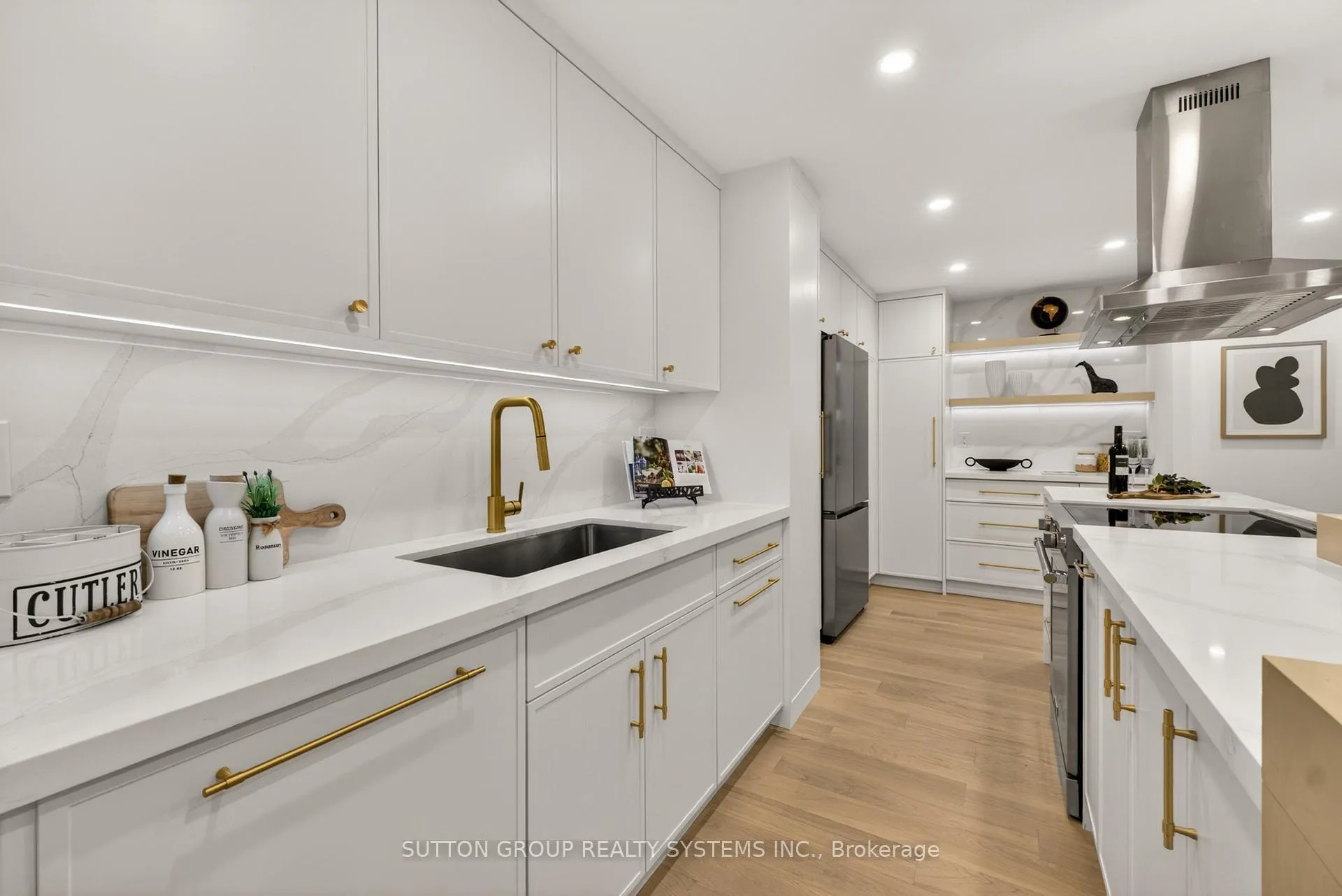 Photo 8 of Unit 1409, 820 Burnhamthorpe Road, Etobicoke, Markland Wood — HOMEH