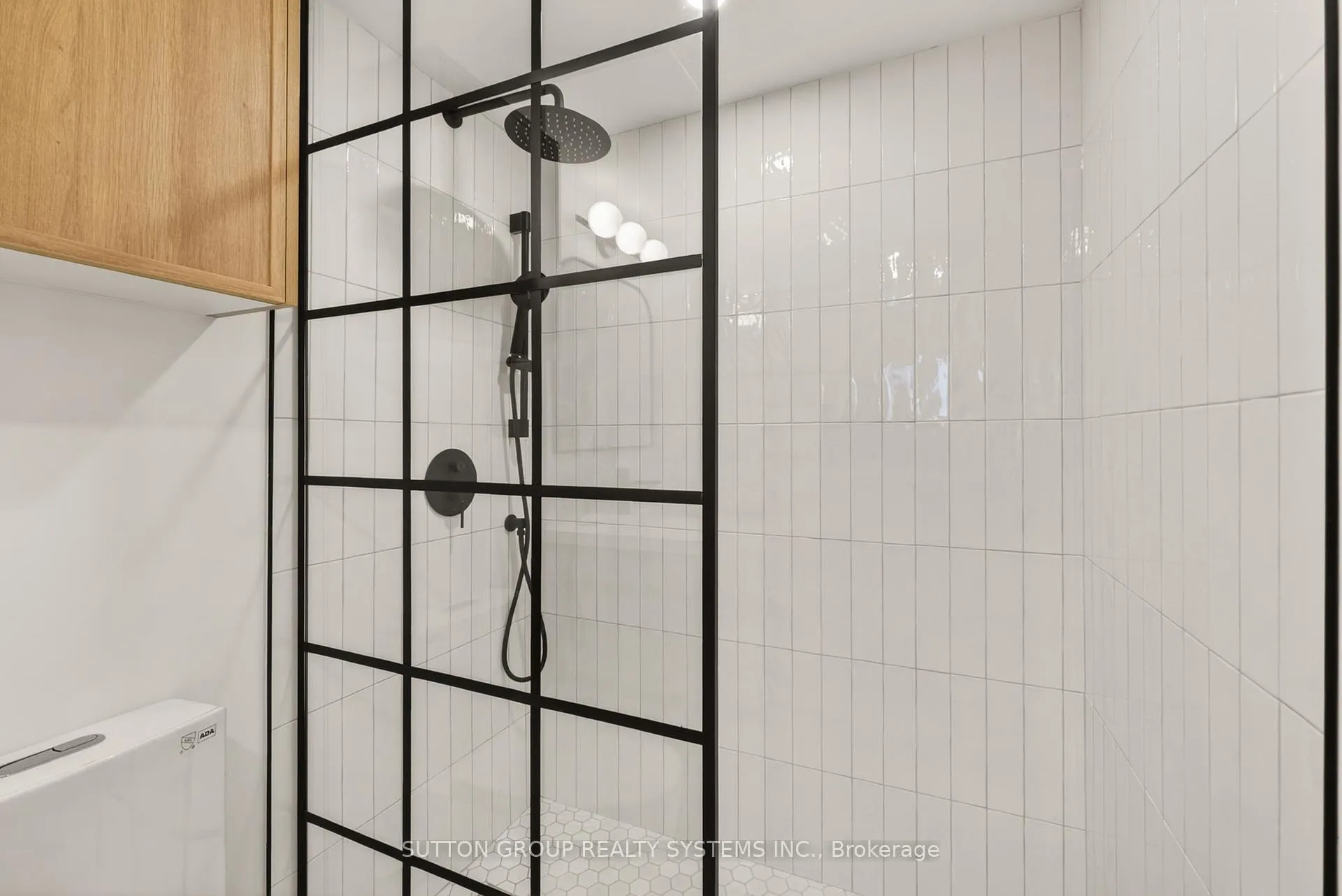 Photo 32 of Unit 1409, 820 Burnhamthorpe Road, Etobicoke, Markland Wood — HOMEH