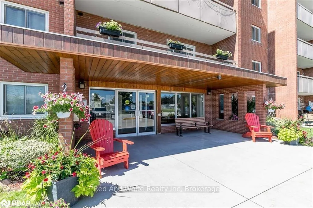 Front of Unit 606, 460 Ontario Street