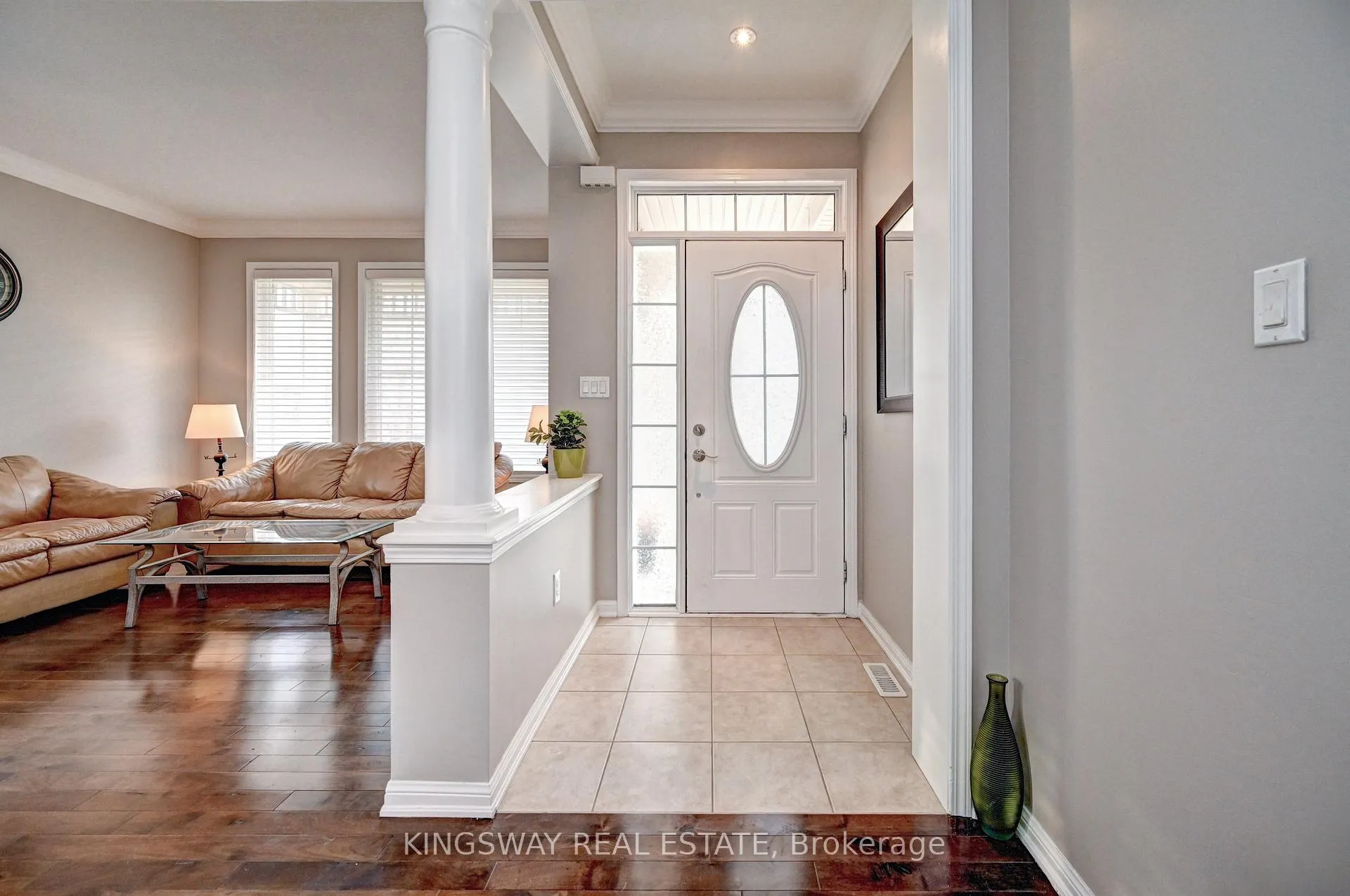 Photo 3 of 48 Osgoode Street, Cambridge, Silver Heights — HOMEH