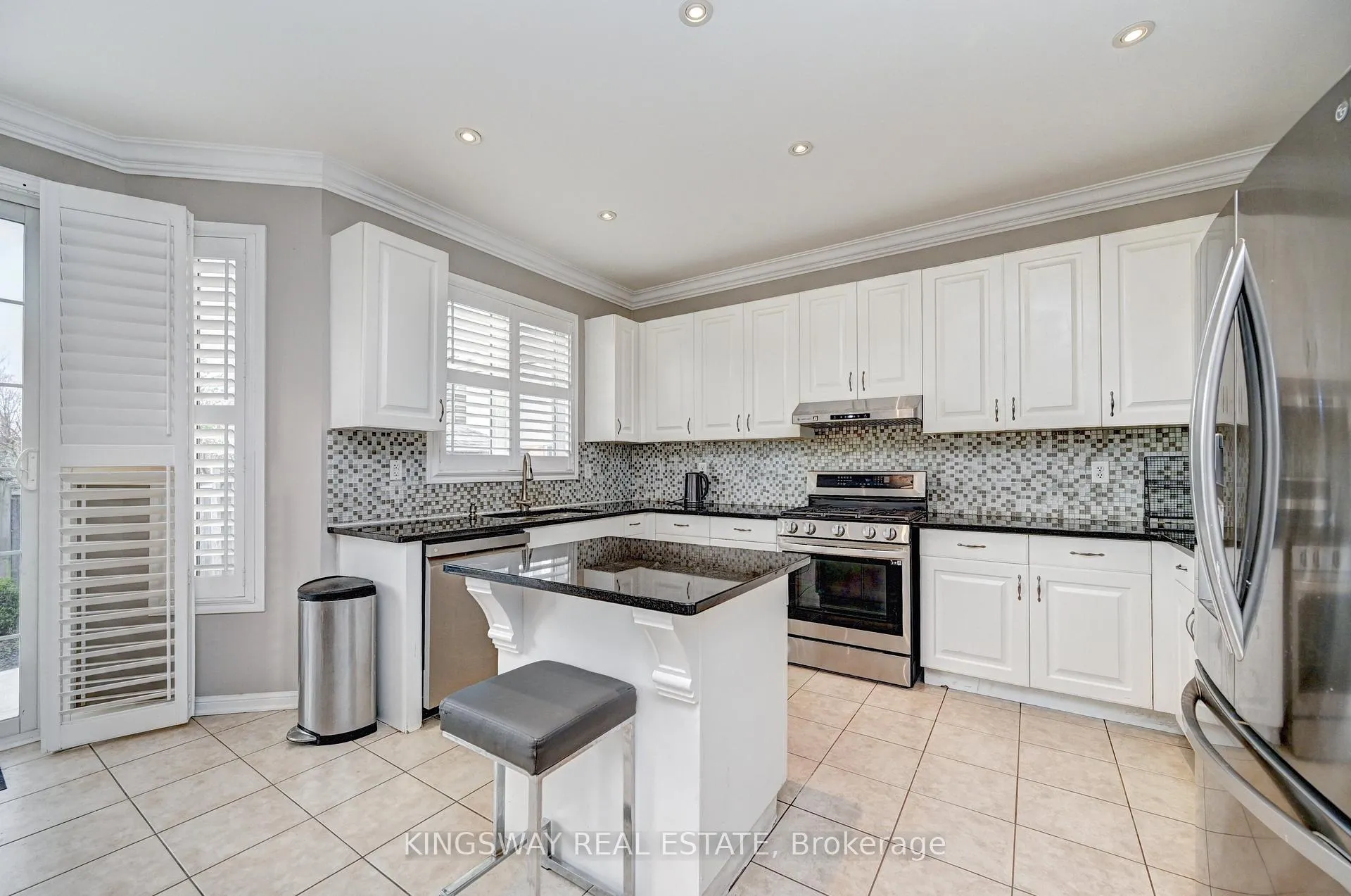 Photo 12 of 48 Osgoode Street, Cambridge, Silver Heights — HOMEH