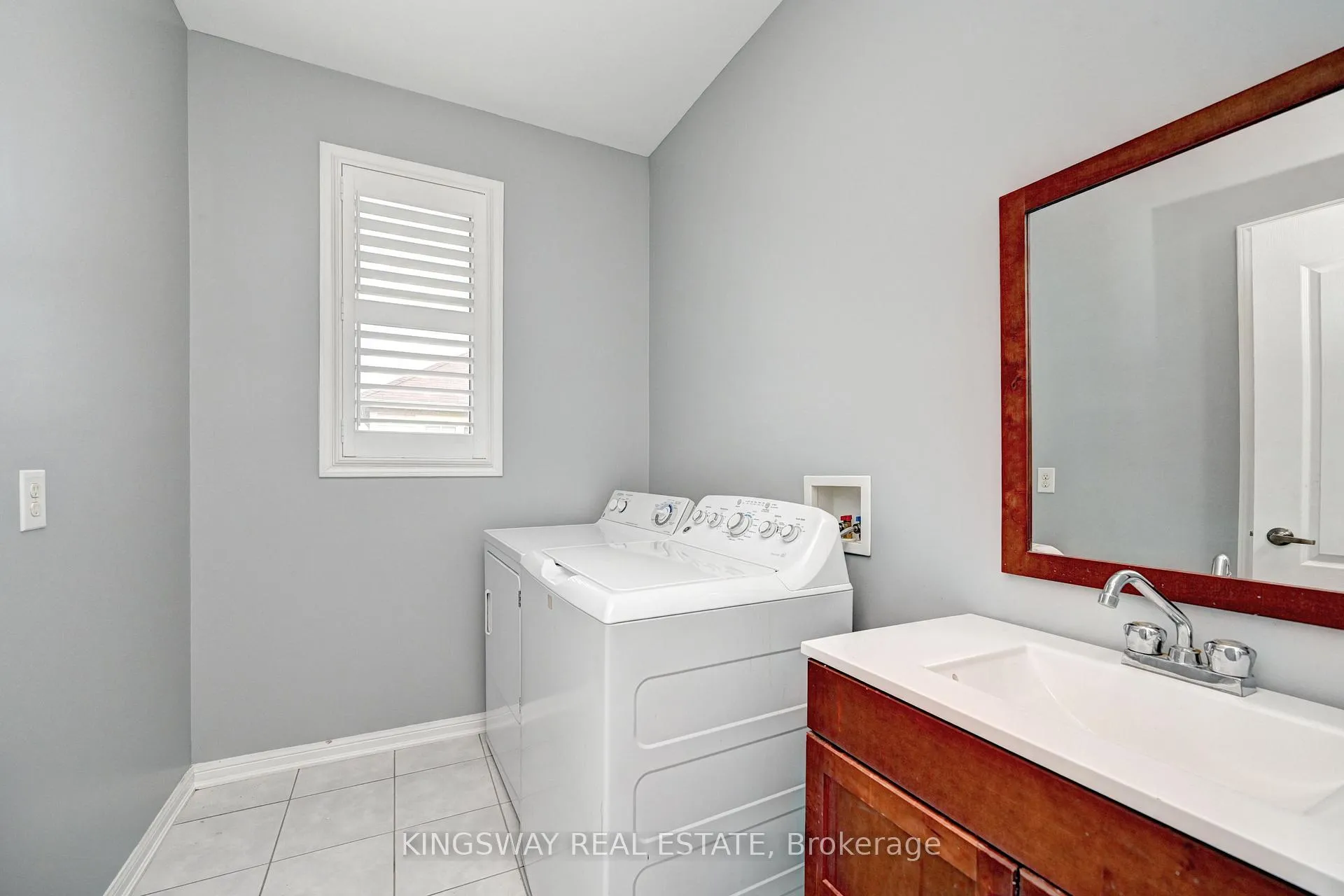 Photo 14 of 48 Osgoode Street, Cambridge, Silver Heights — HOMEH