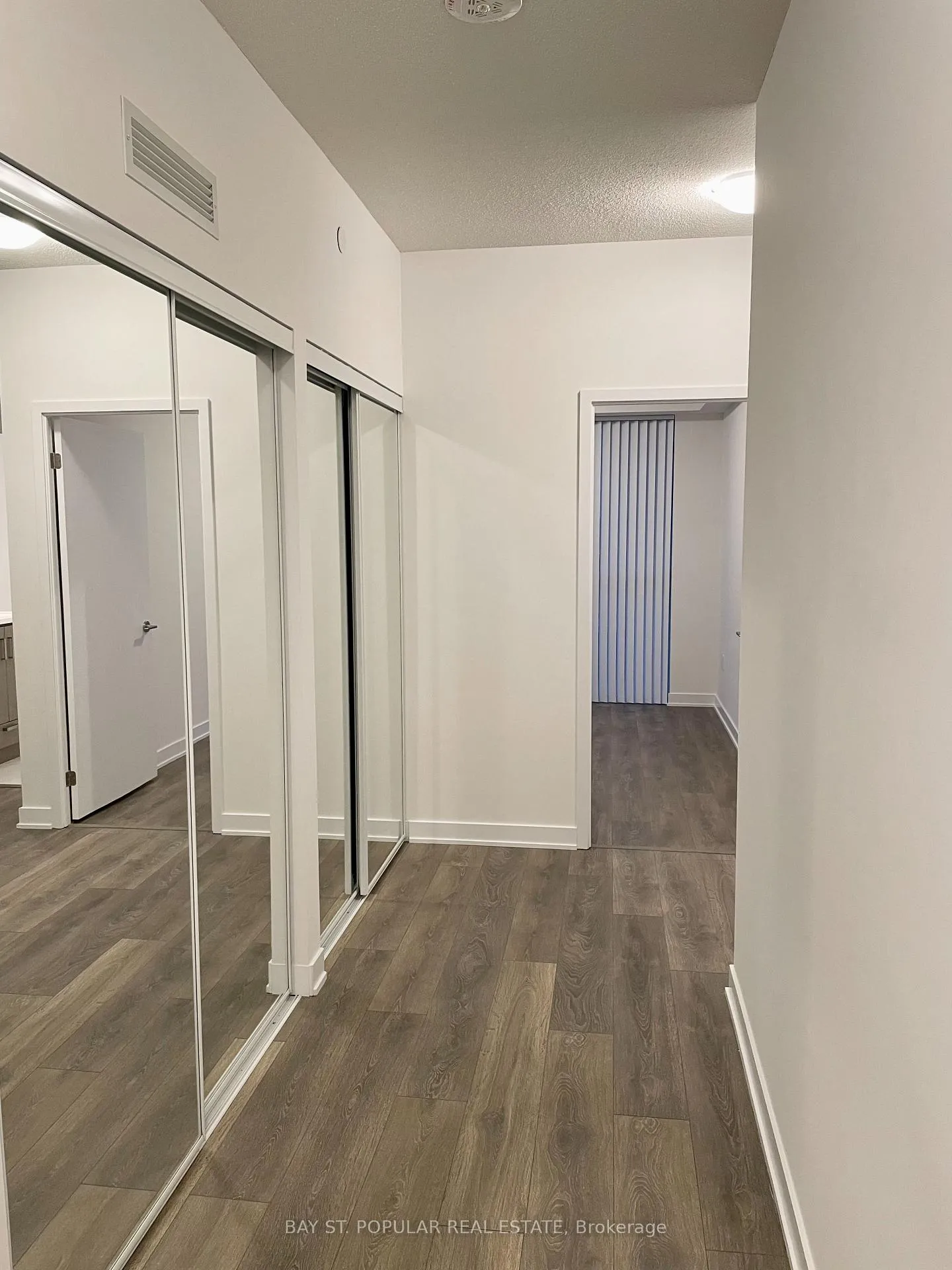 Photo 6 of Unit 612, 10 Honeycrisp Crescent, Vaughan, Vaughan Corporate Centre — HOMEH