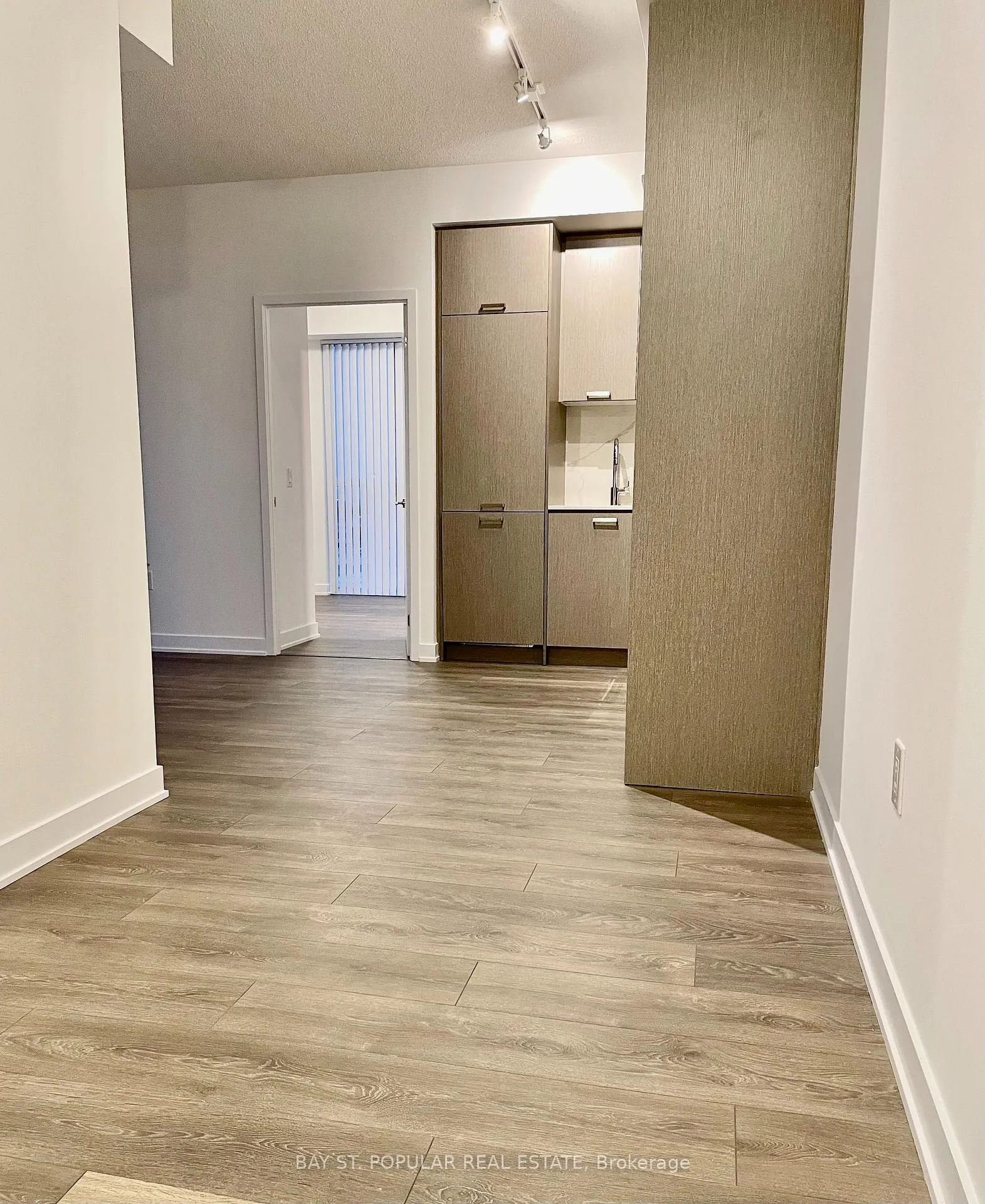 Photo 7 of Unit 612, 10 Honeycrisp Crescent, Vaughan, Vaughan Corporate Centre — HOMEH