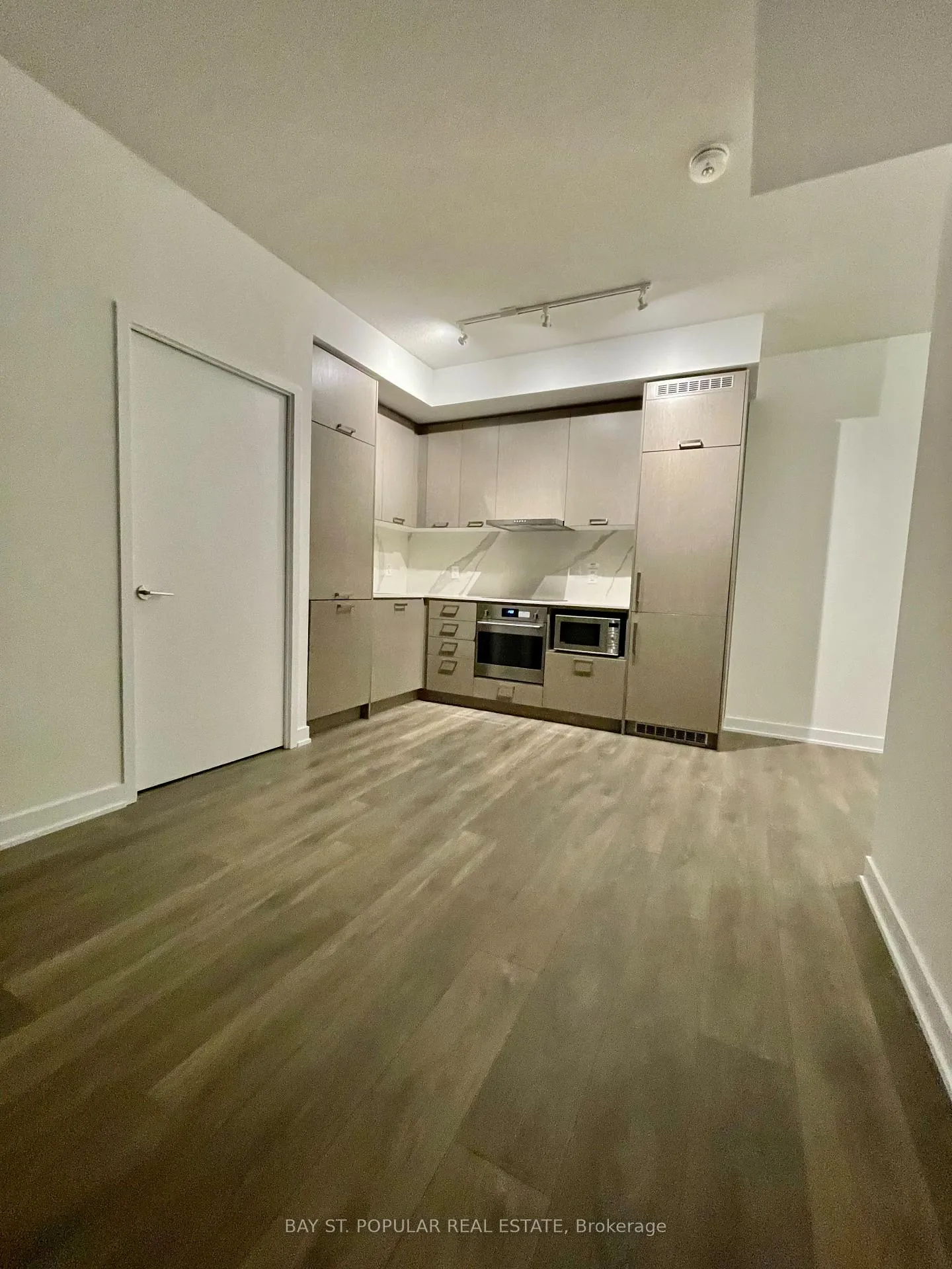 Photo 9 of Unit 612, 10 Honeycrisp Crescent, Vaughan, Vaughan Corporate Centre — HOMEH