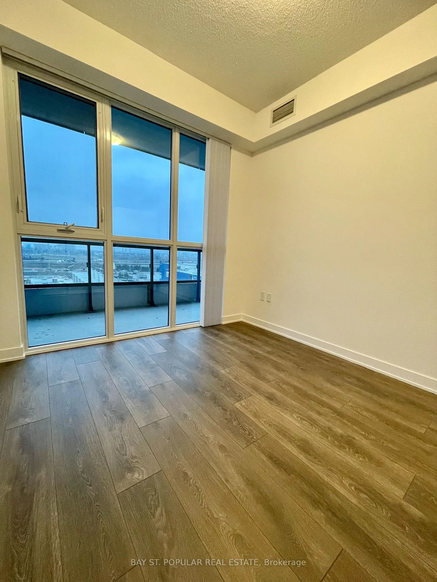 Photo 10 of Unit 612, 10 Honeycrisp Crescent, Vaughan, Vaughan Corporate Centre — HOMEH