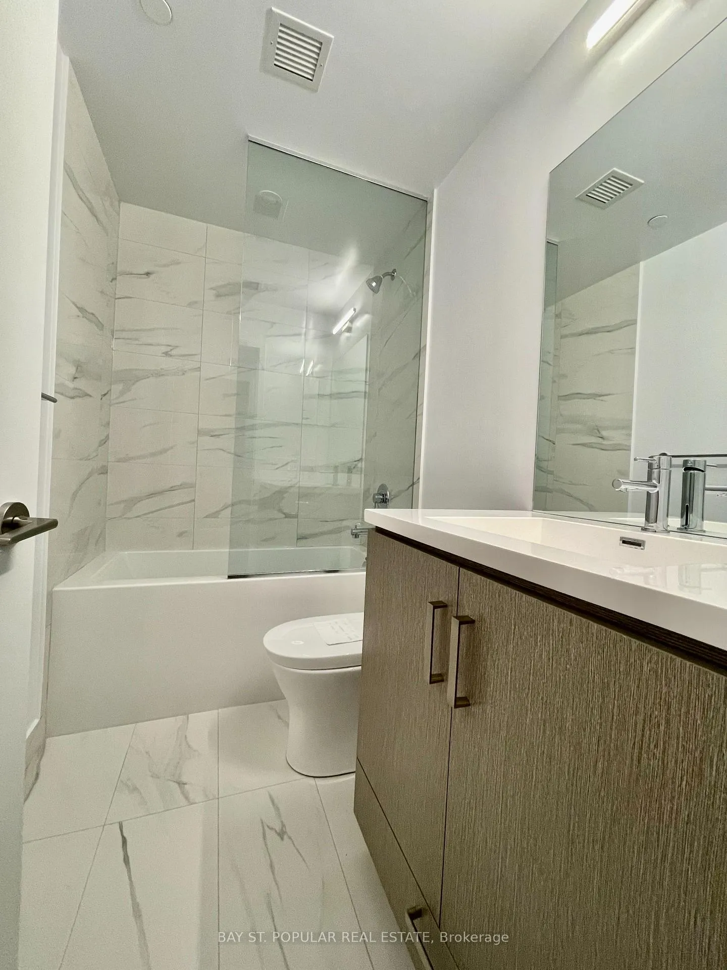 Photo 11 of Unit 612, 10 Honeycrisp Crescent, Vaughan, Vaughan Corporate Centre — HOMEH