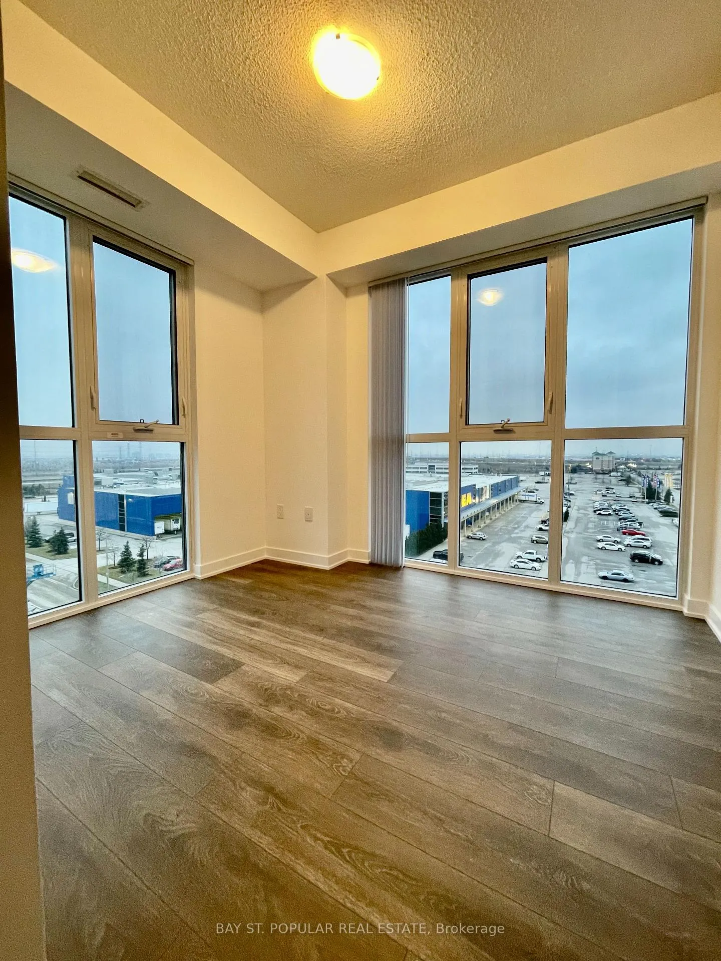 Photo 12 of Unit 612, 10 Honeycrisp Crescent, Vaughan, Vaughan Corporate Centre — HOMEH