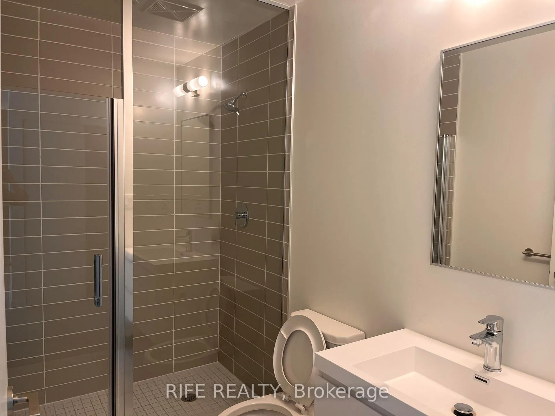 Photo 3 of Unit 304, 38 Simcoe Promenade, Markham, Unionville — HOMEH