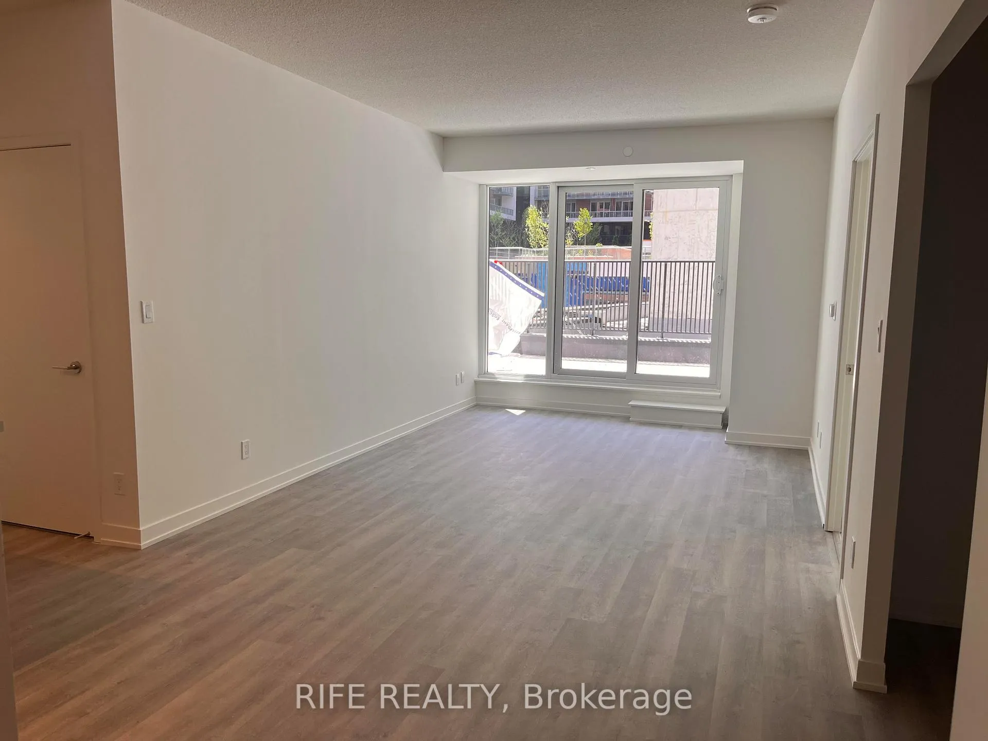Photo 4 of Unit 304, 38 Simcoe Promenade, Markham, Unionville — HOMEH