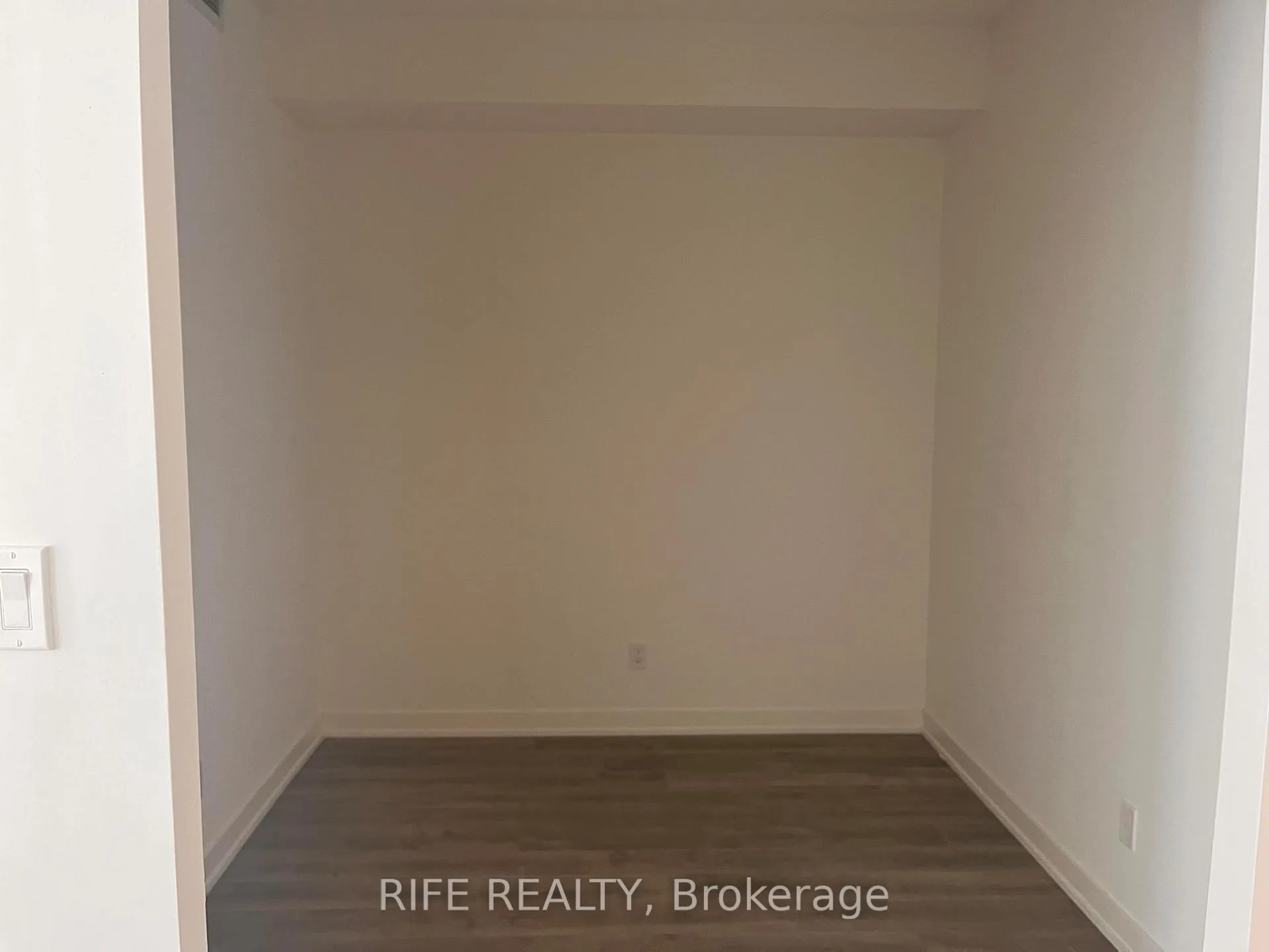 Photo 5 of Unit 304, 38 Simcoe Promenade, Markham, Unionville — HOMEH