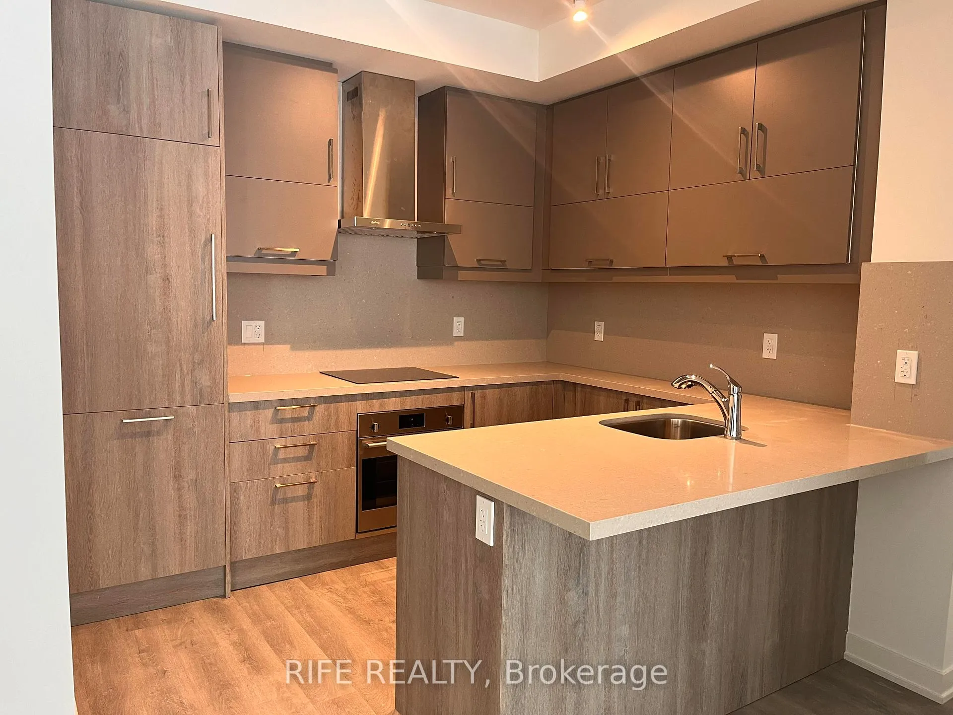Photo 7 of Unit 304, 38 Simcoe Promenade, Markham, Unionville — HOMEH