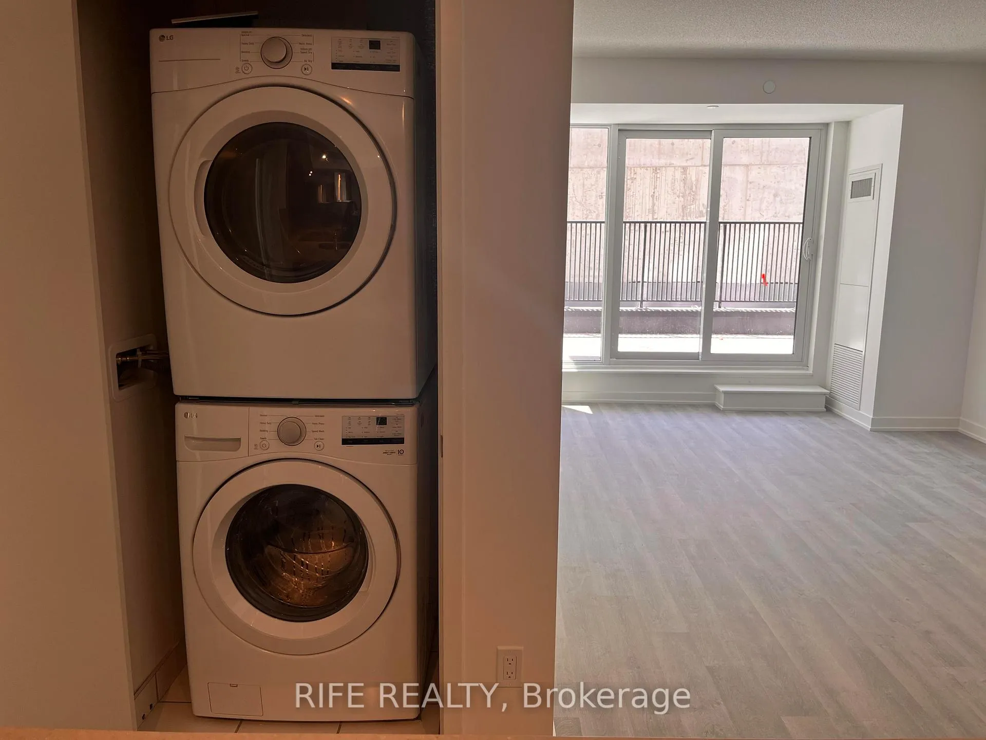 Photo 8 of Unit 304, 38 Simcoe Promenade, Markham, Unionville — HOMEH