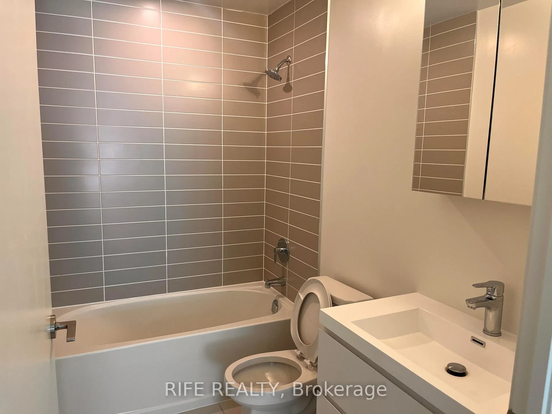 Photo 9 of Unit 304, 38 Simcoe Promenade, Markham, Unionville — HOMEH