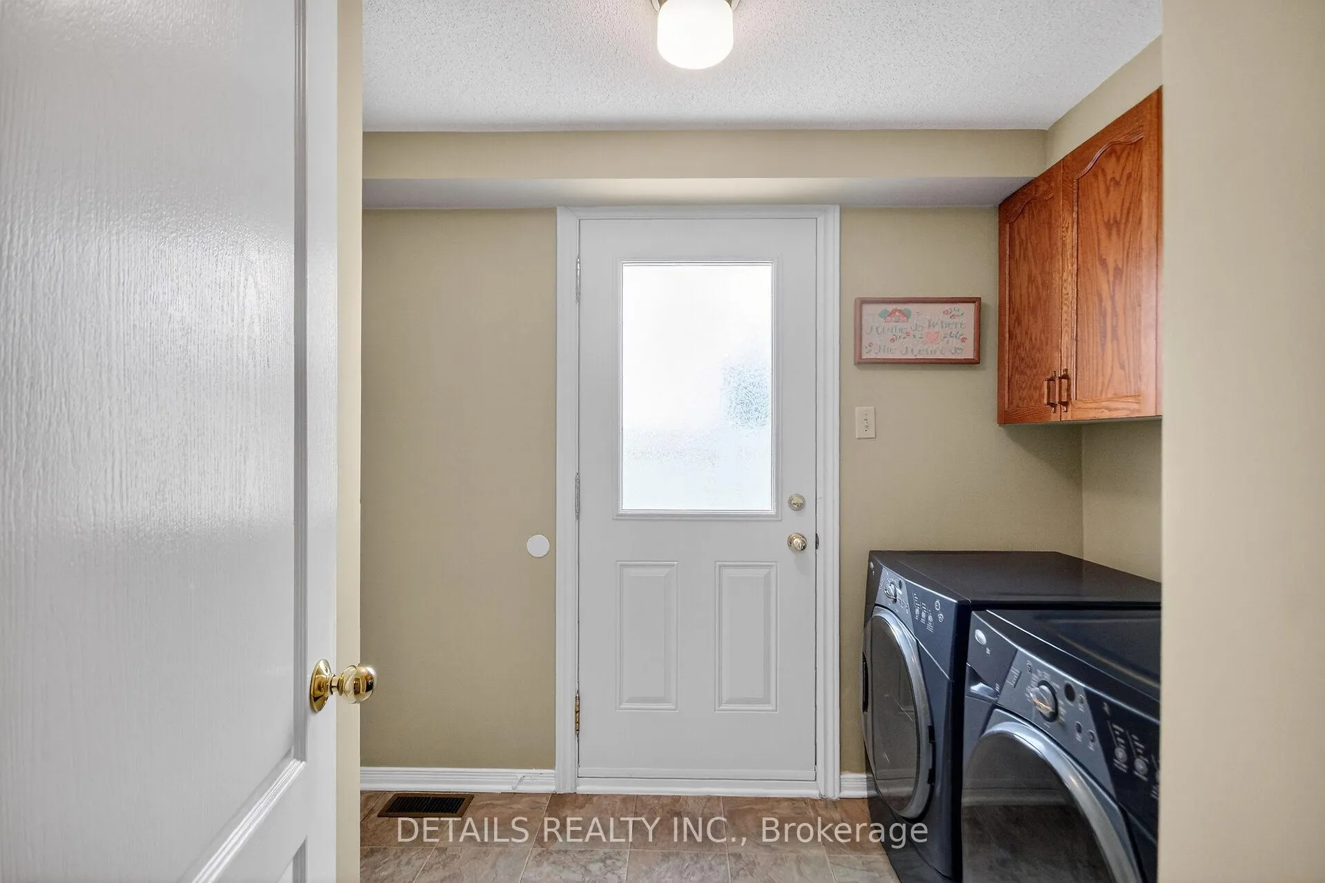 Photo 9 of 6105 Lariviere Crescent, Ottawa, Chapel Hill South - Orleans Village — HOMEH
