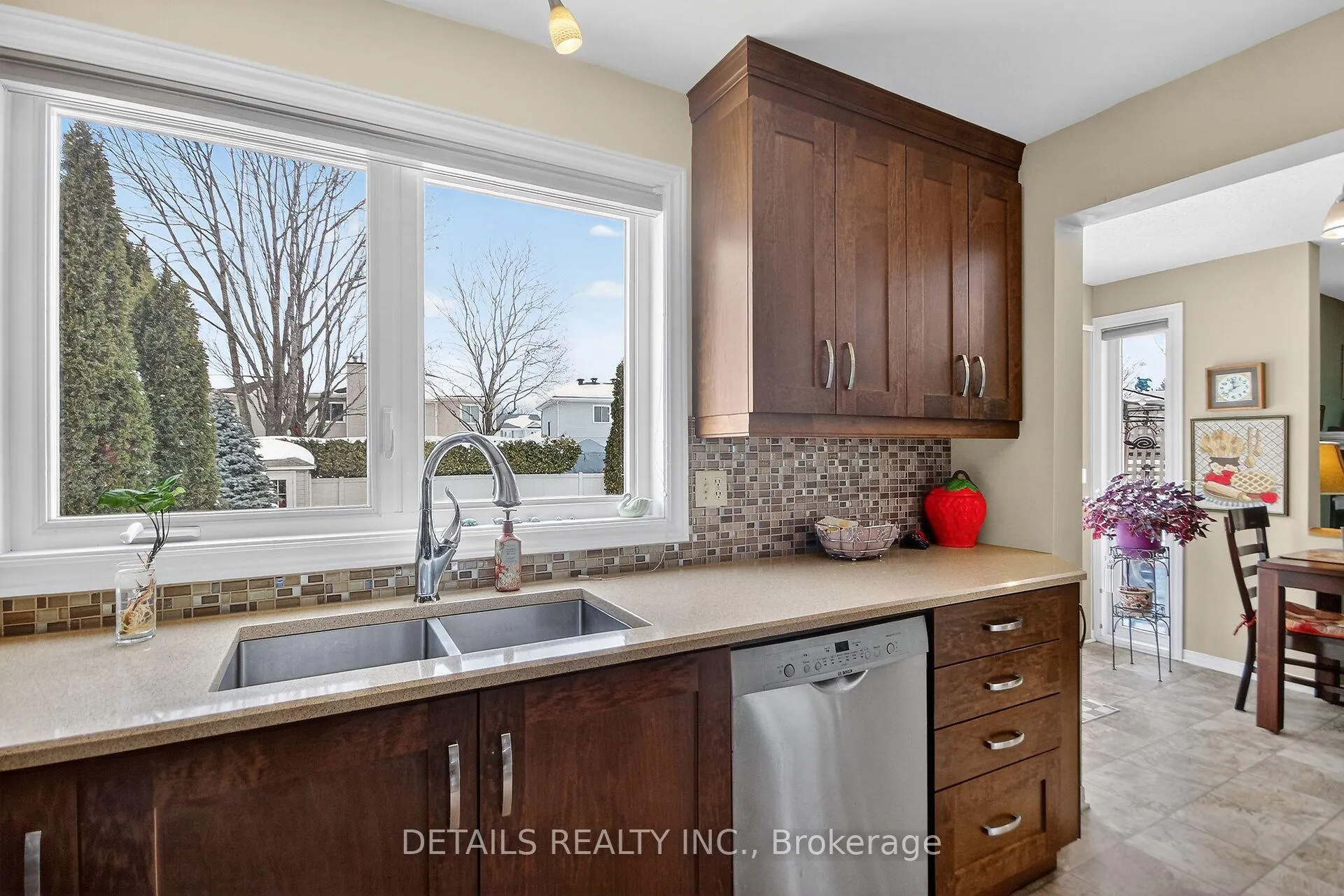 Photo 17 of 6105 Lariviere Crescent, Ottawa, Chapel Hill South - Orleans Village — HOMEH