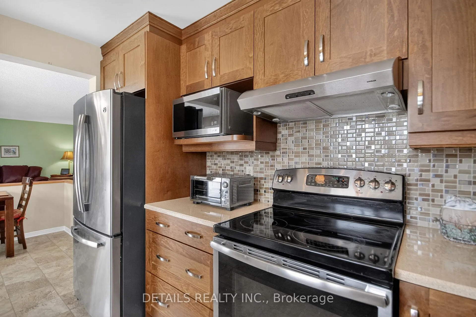 Photo 18 of 6105 Lariviere Crescent, Ottawa, Chapel Hill South - Orleans Village — HOMEH