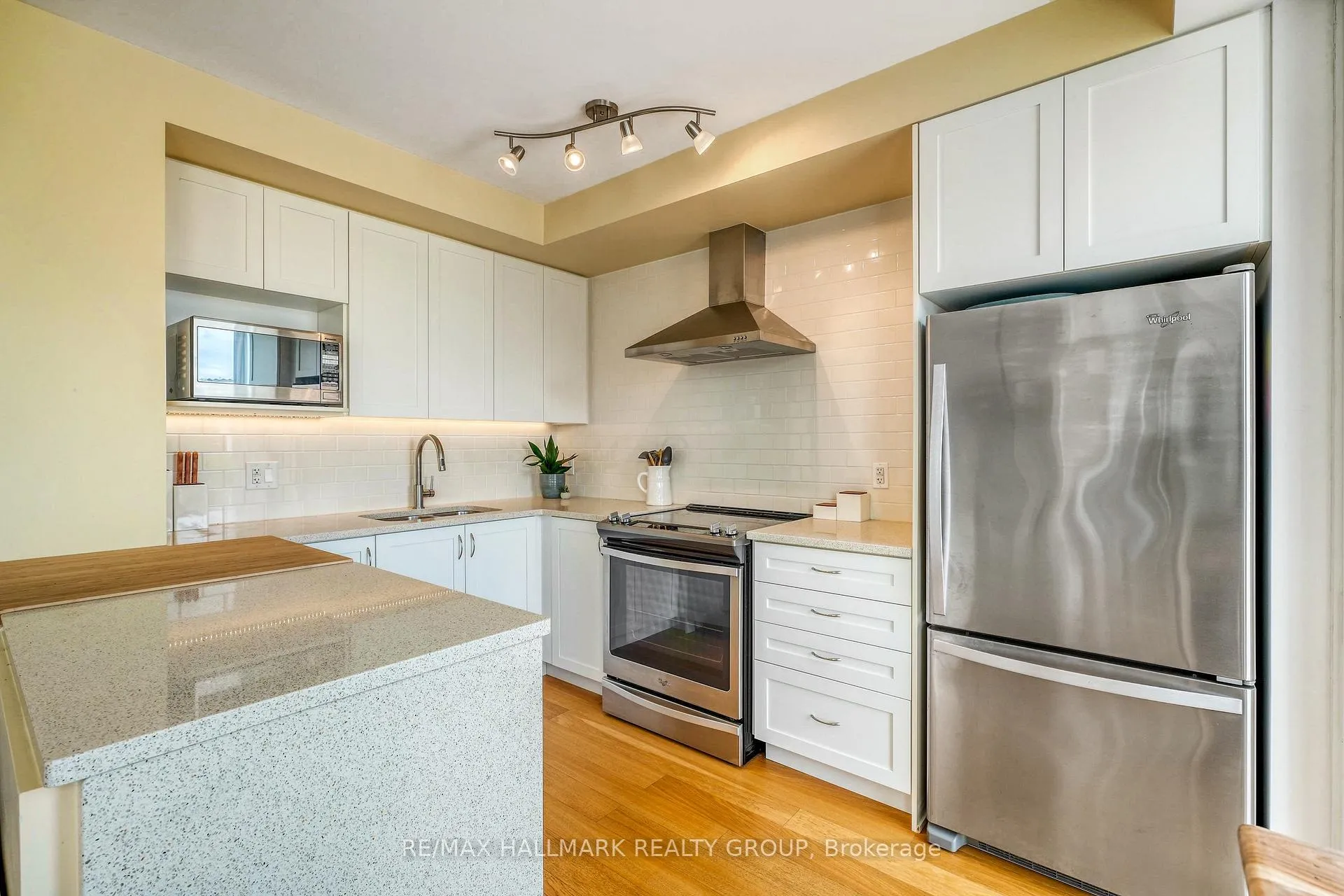 Photo 15 of Unit 814, 411 Mackay Street, Ottawa, Lindenlea — HOMEH