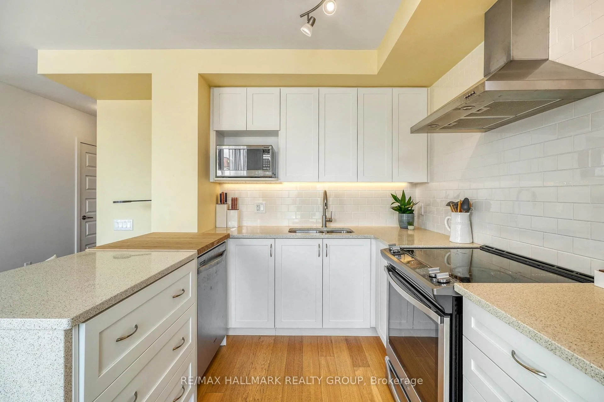 Photo 16 of Unit 814, 411 Mackay Street, Ottawa, Lindenlea — HOMEH