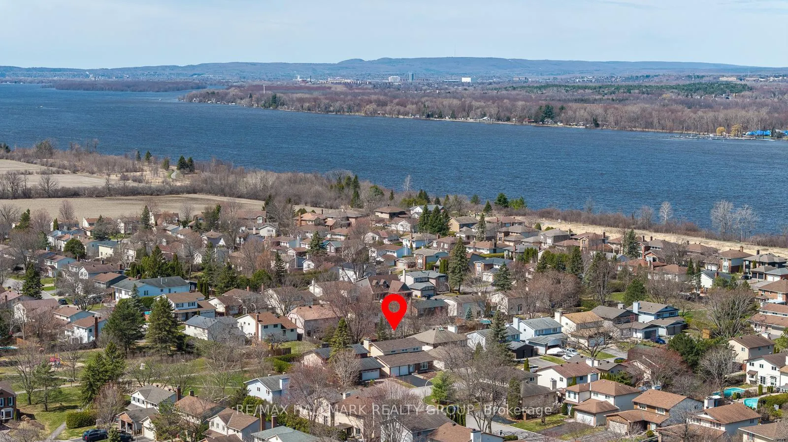Photo 3 of 853 Acadian Gardens, Ottawa, Convent Glen — HOMEH