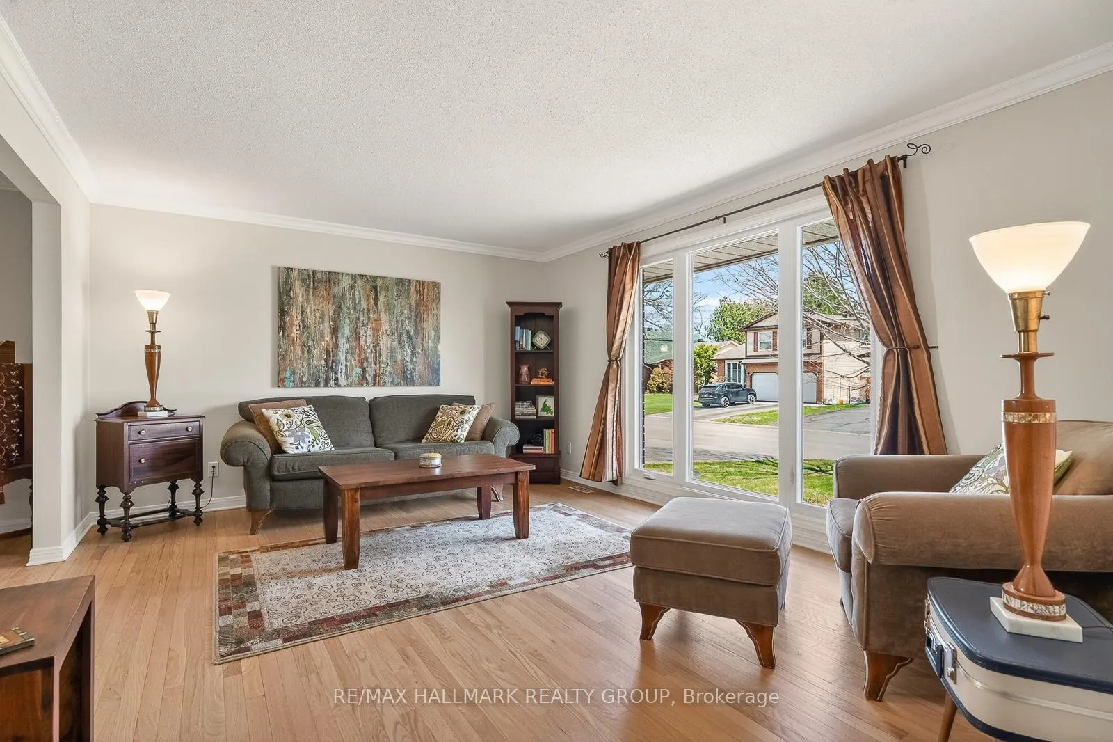 Photo 8 of 853 Acadian Gardens, Ottawa, Convent Glen — HOMEH