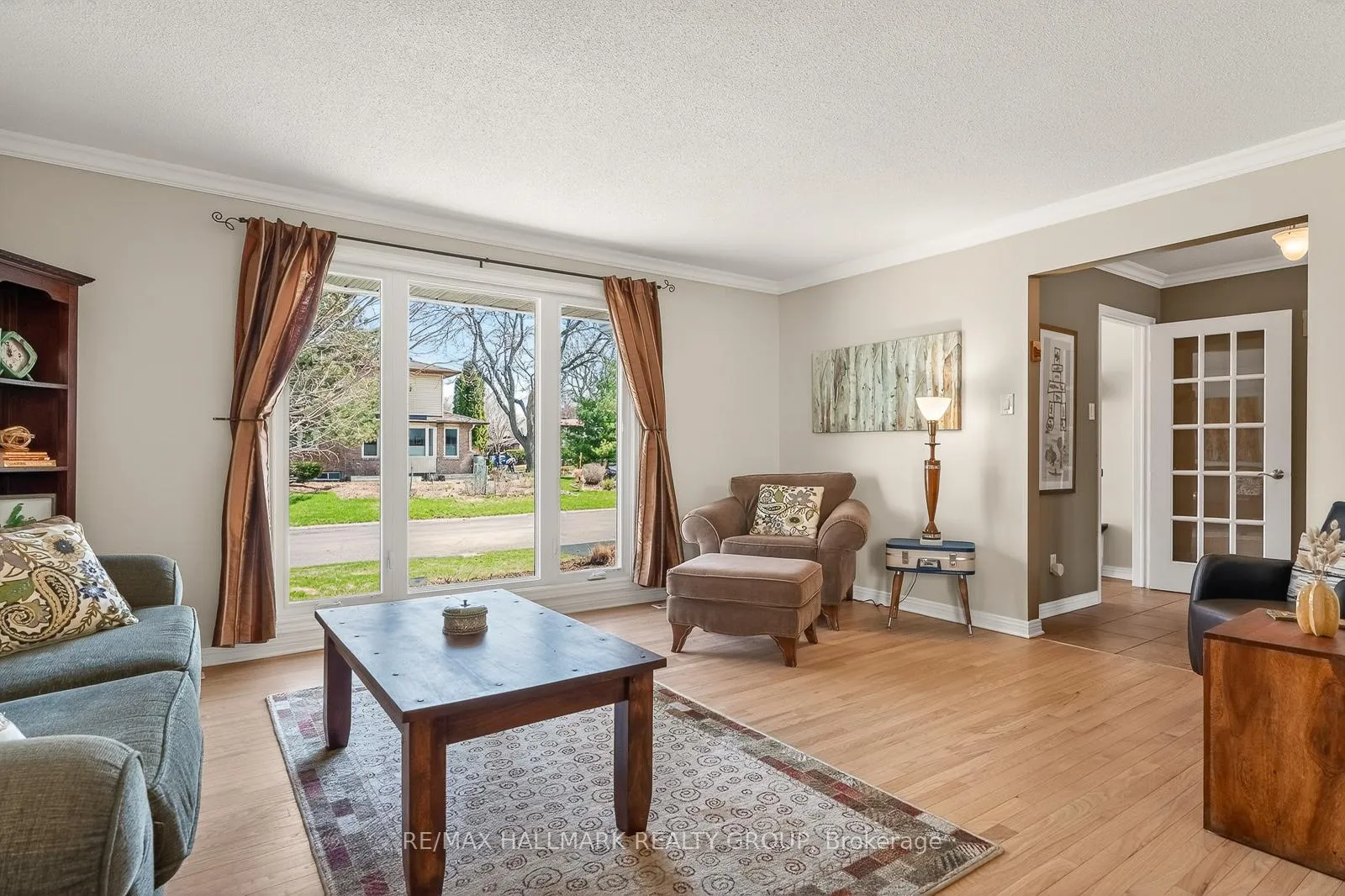 Photo 12 of 853 Acadian Gardens, Ottawa, Convent Glen — HOMEH