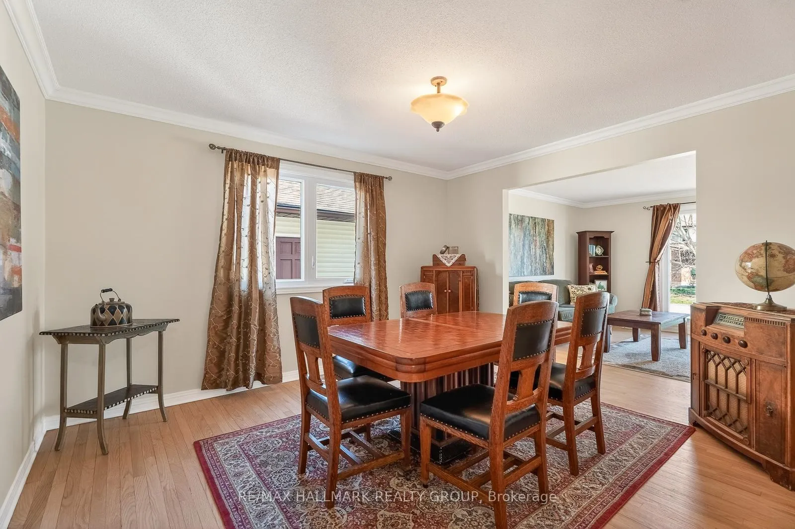 Photo 14 of 853 Acadian Gardens, Ottawa, Convent Glen — HOMEH
