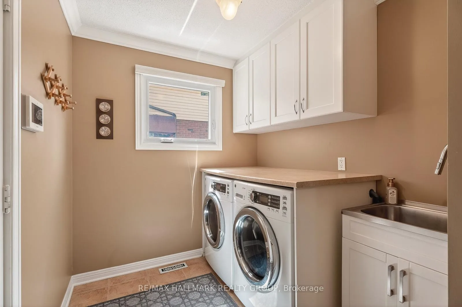 Photo 15 of 853 Acadian Gardens, Ottawa, Convent Glen — HOMEH